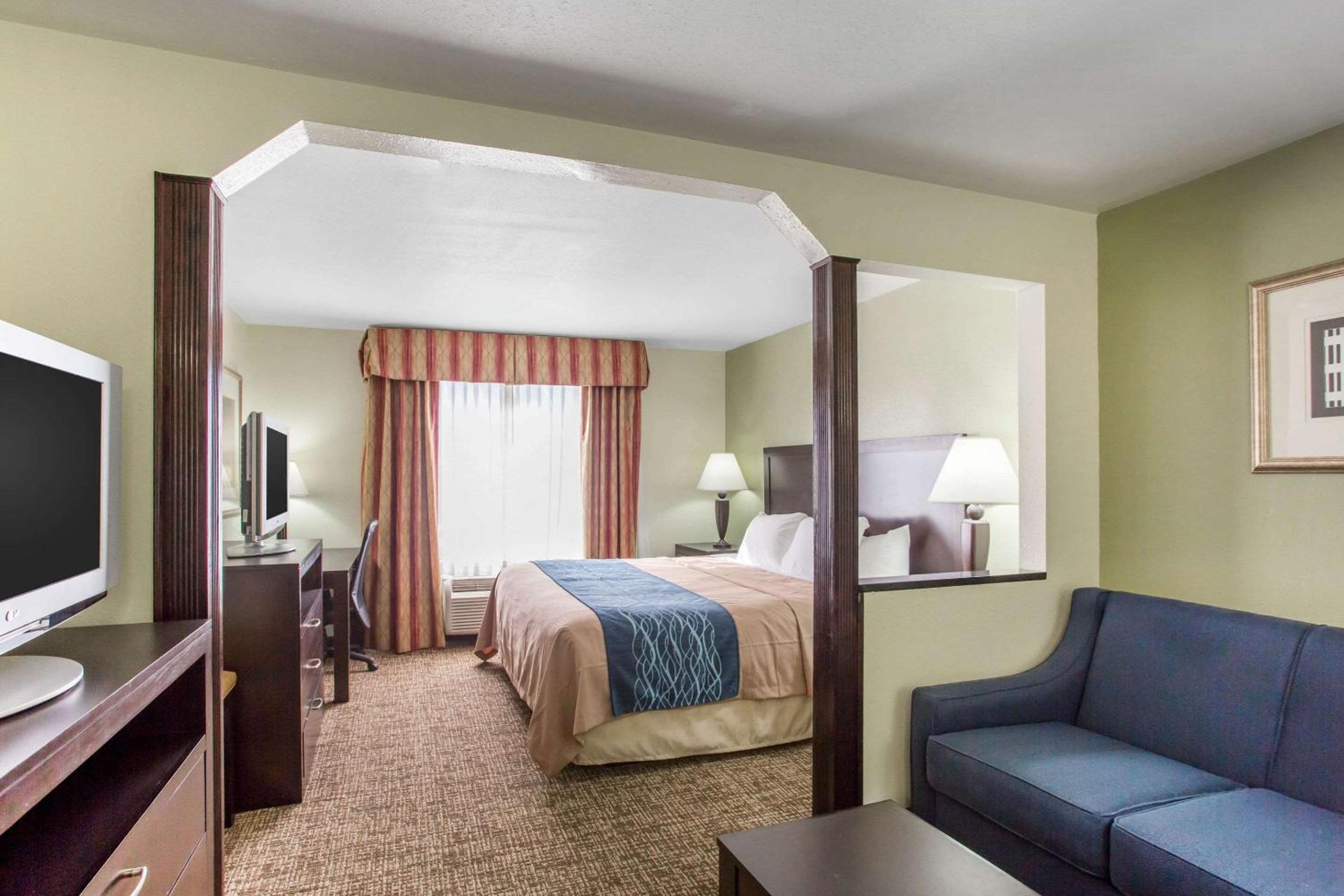 King Suite - Non-Smoking - Photo 1