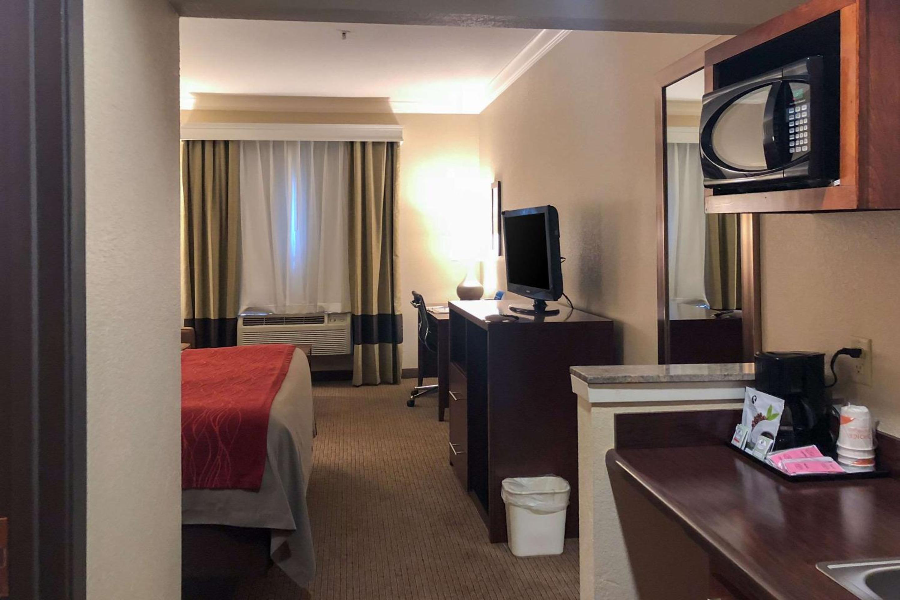 King Room - Non-Smoking - Photo 6