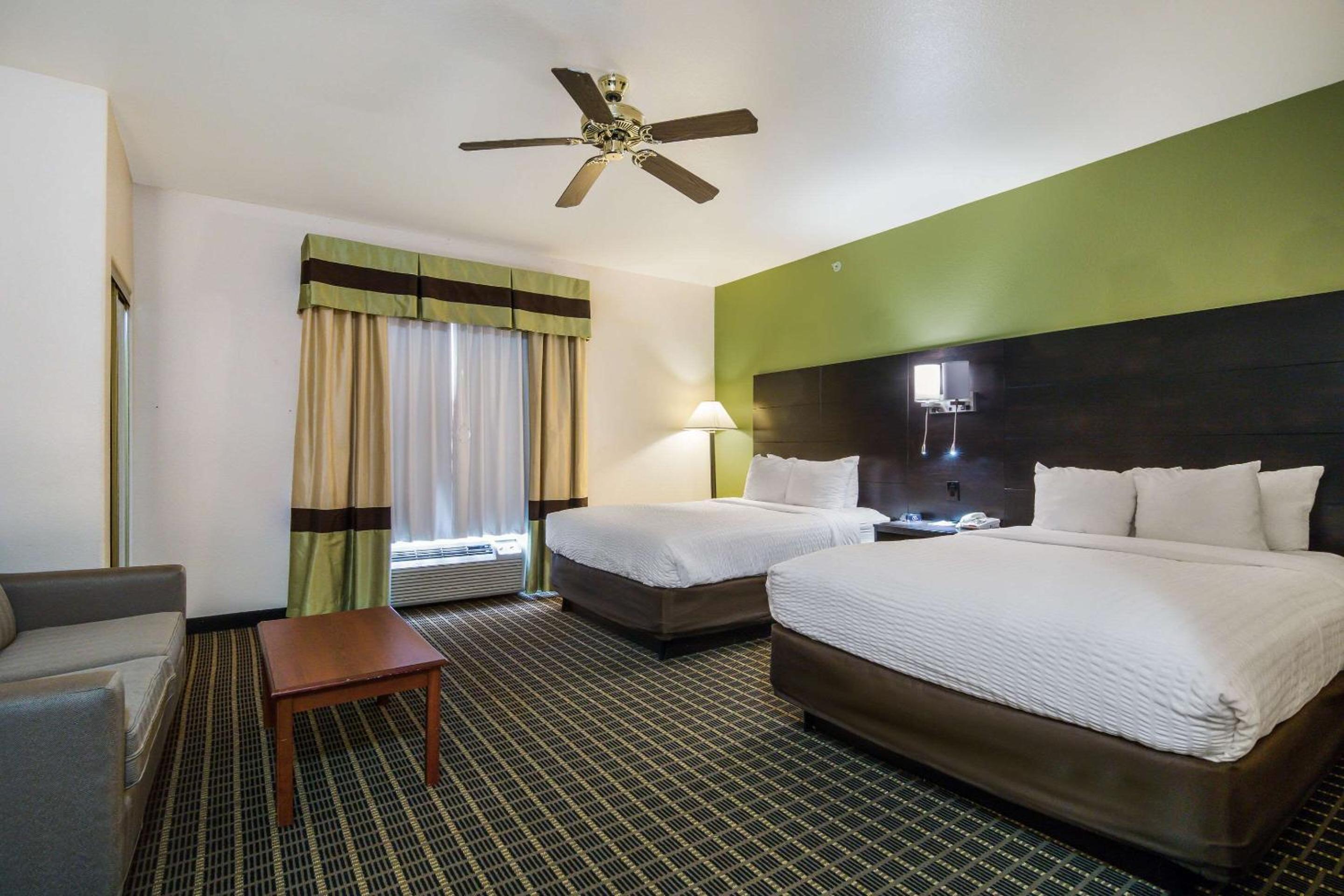 Suite with Two Queen Beds - Accessible/Non-Smoking - Photo 3