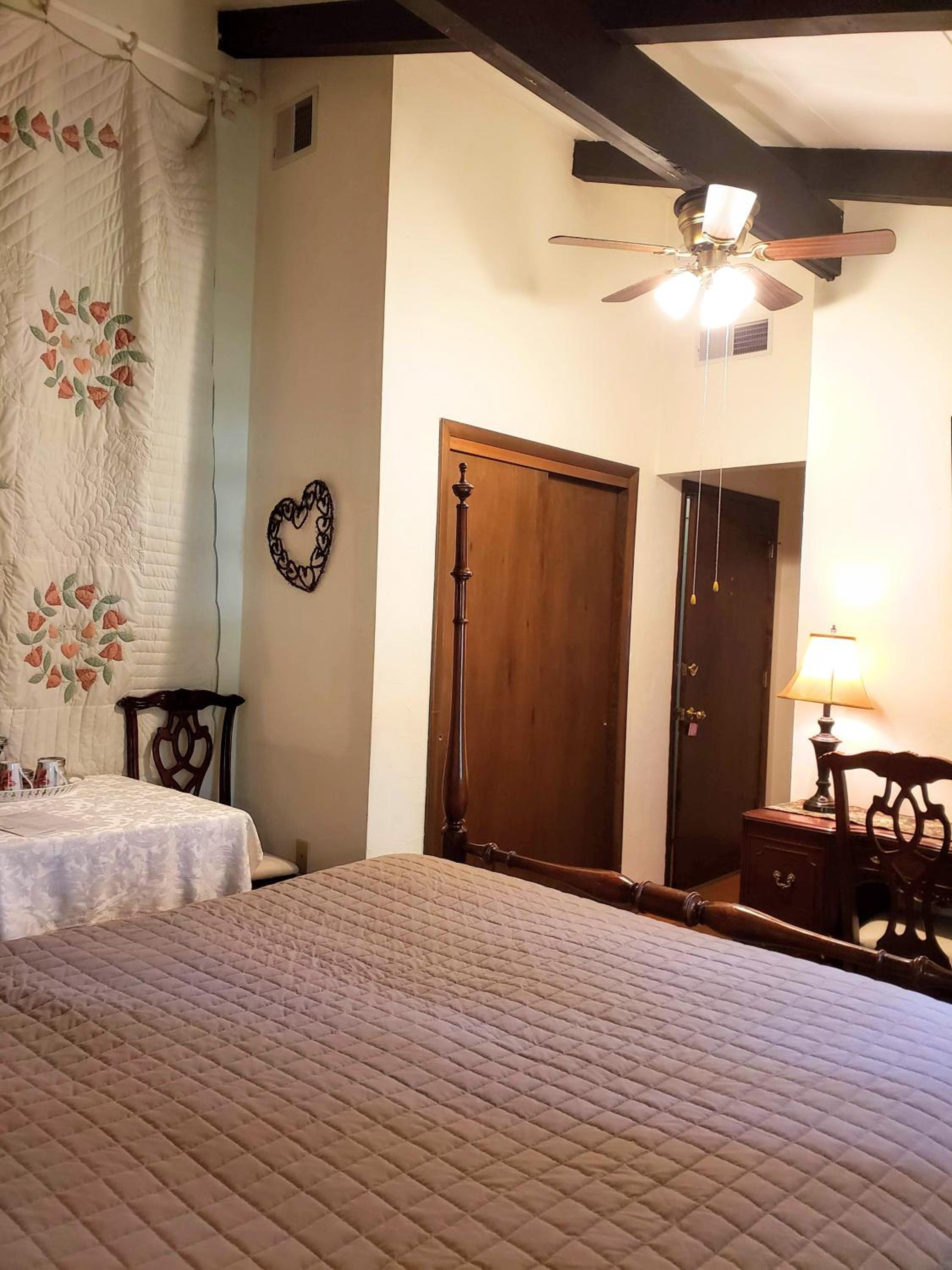 Standard Queen Room photo 2