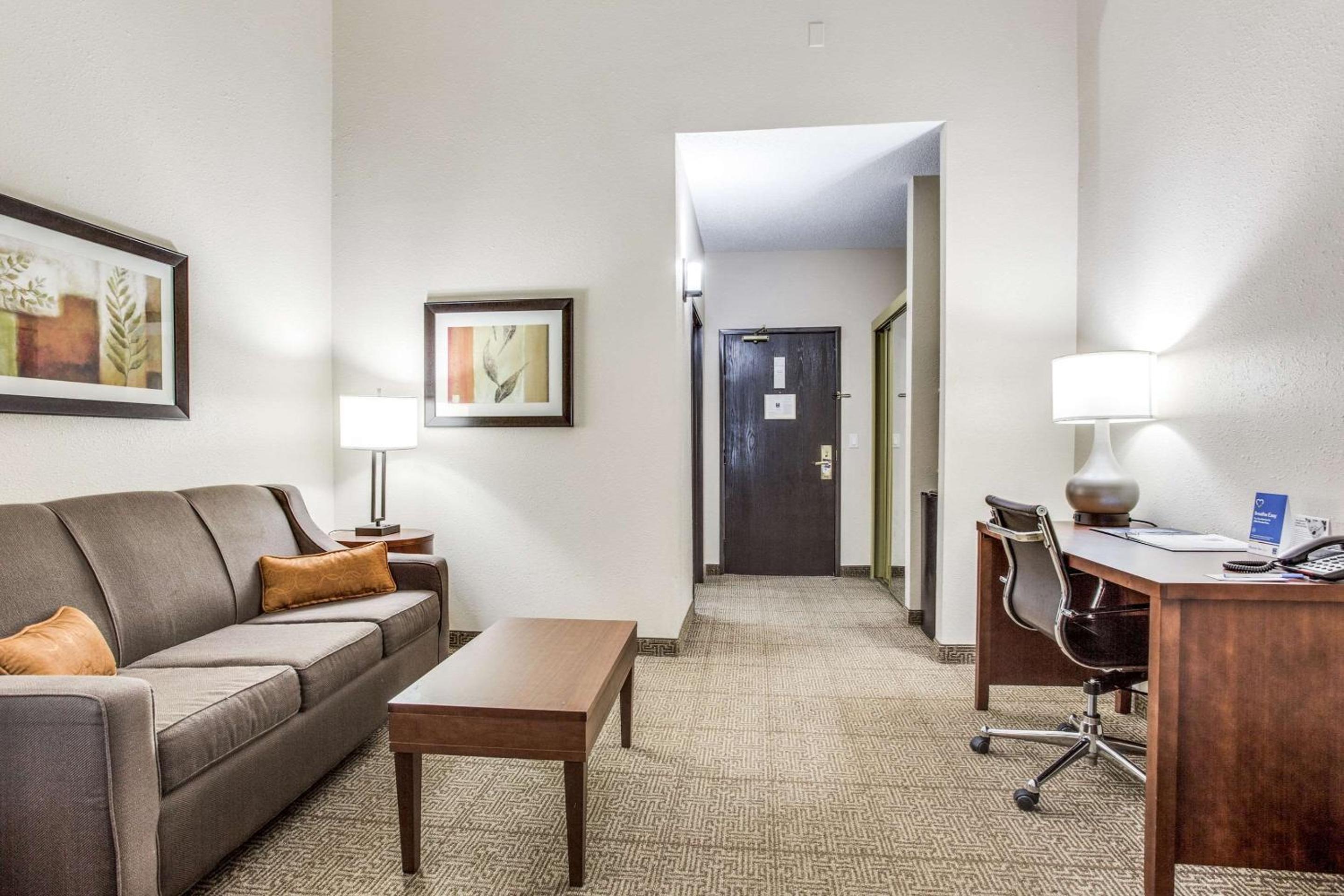 King Suite - Accessible/Non-Smoking photo 1
