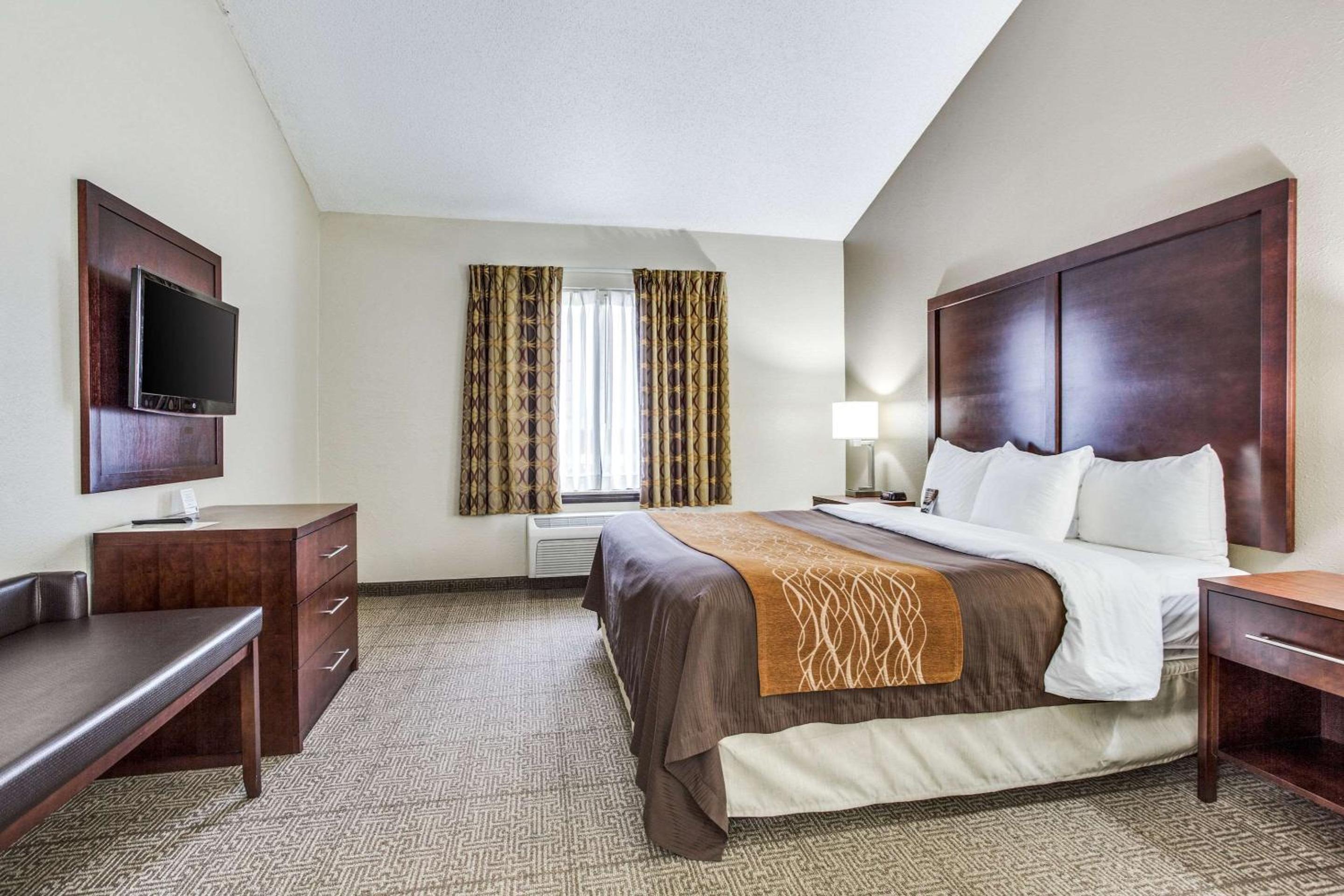 King Suite - Accessible/Non-Smoking photo 3