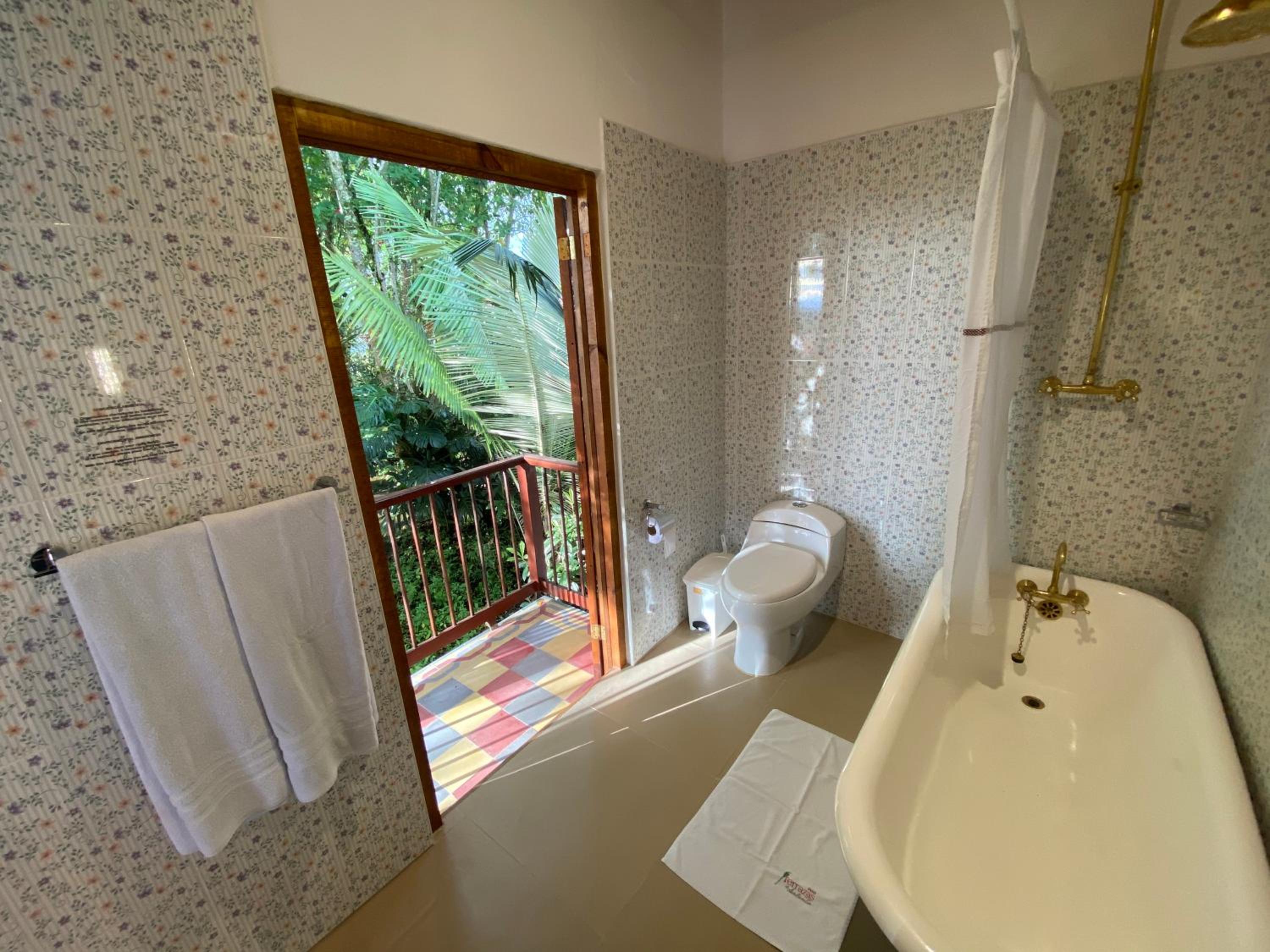 Deluxe Double Room with Bath photo 2