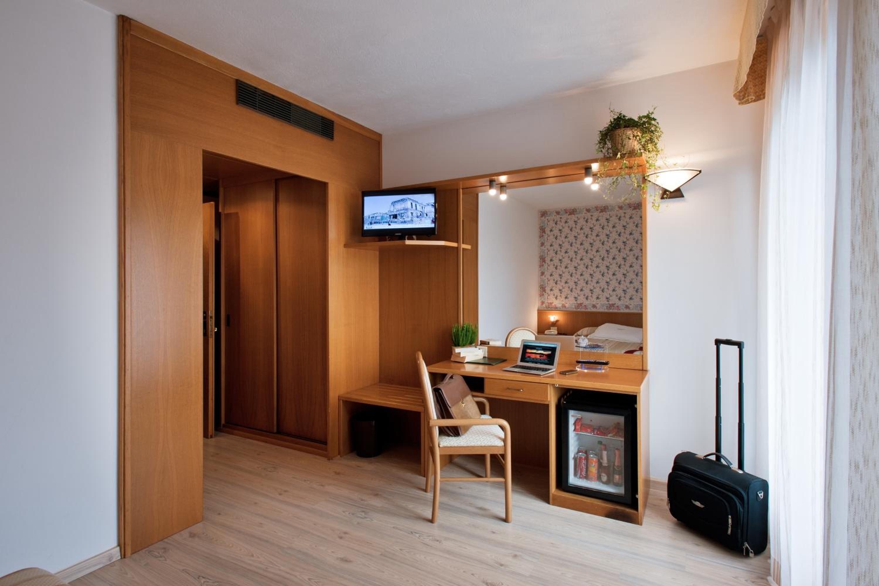 Classic Triple Room photo 2