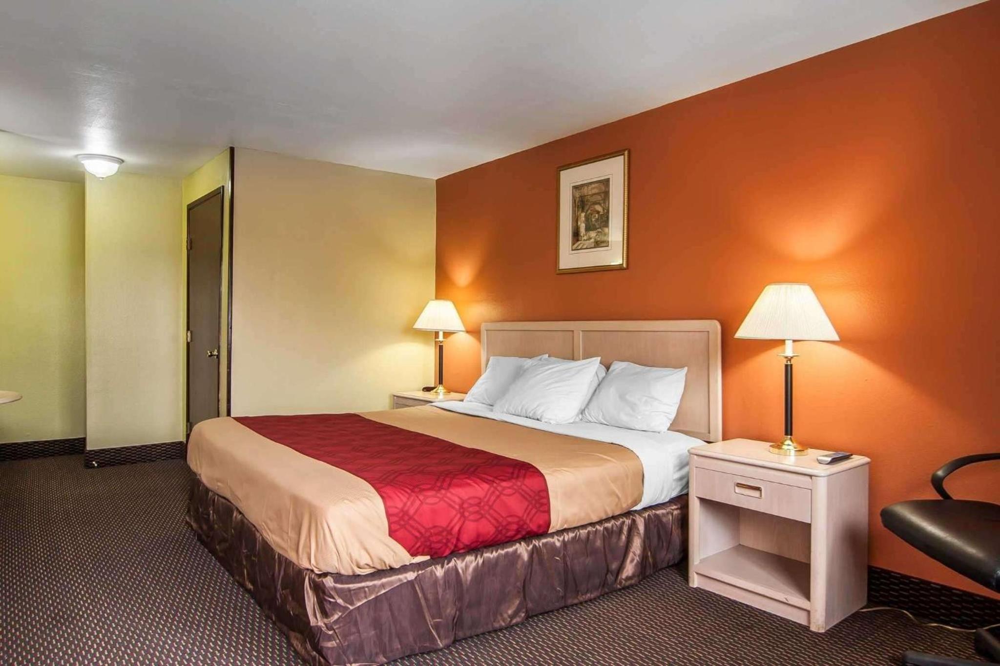 King Room - Non-Smoking - Photo 5
