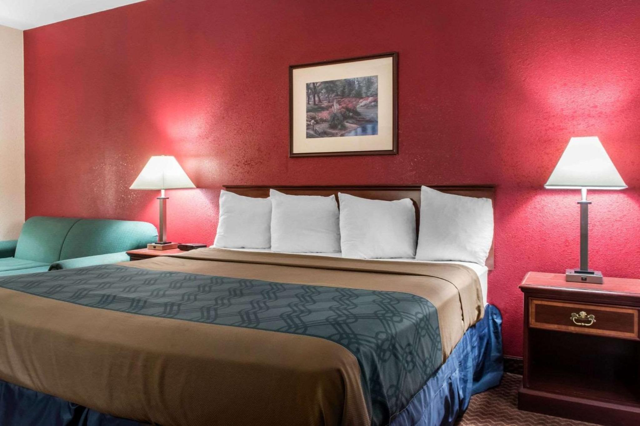 King Room - Non-Smoking - Photo 2