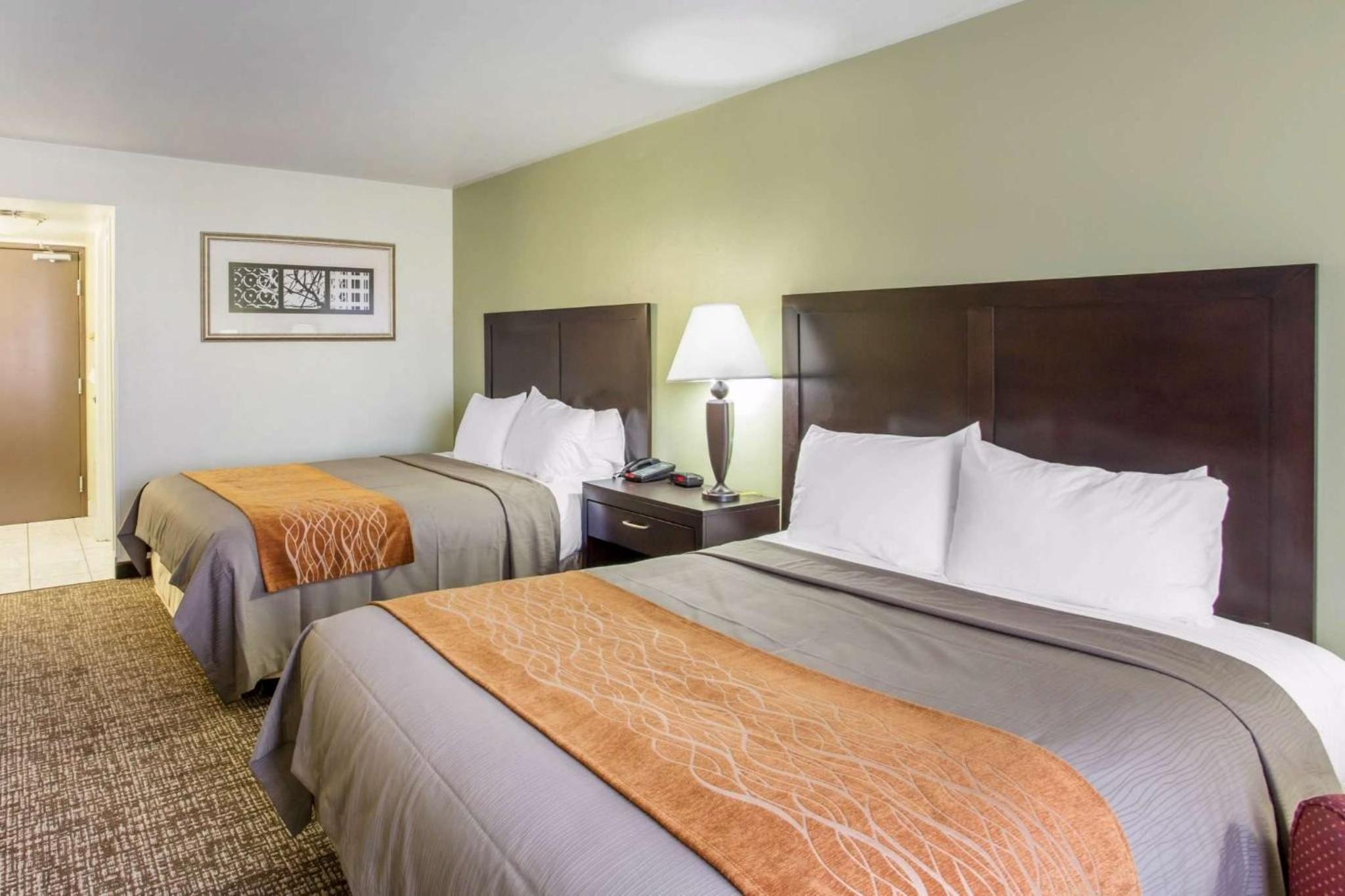 Queen Room with Two Queen Beds - Non-Smoking - Photo 1