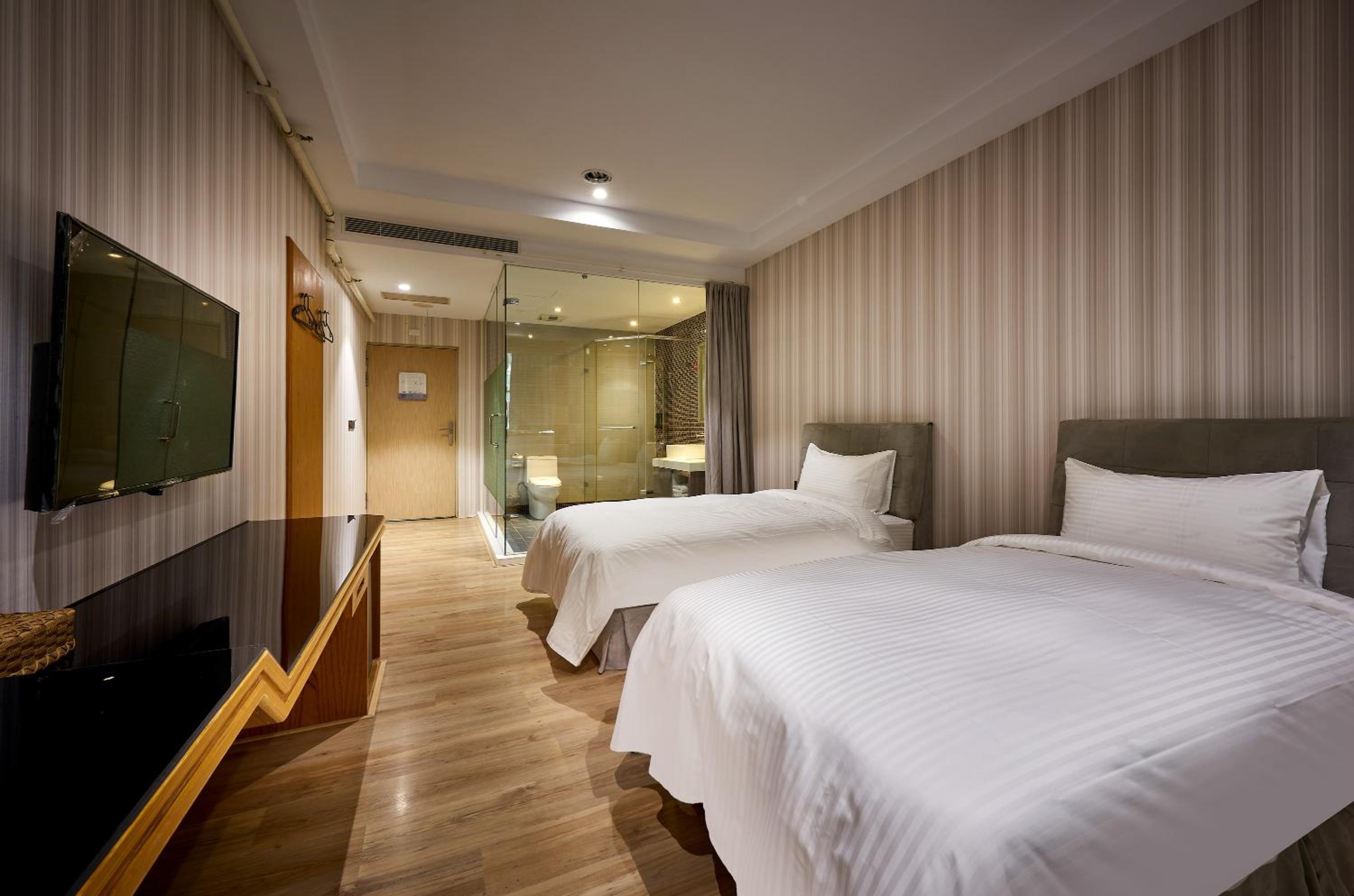 Standard Twin Room - Photo 1