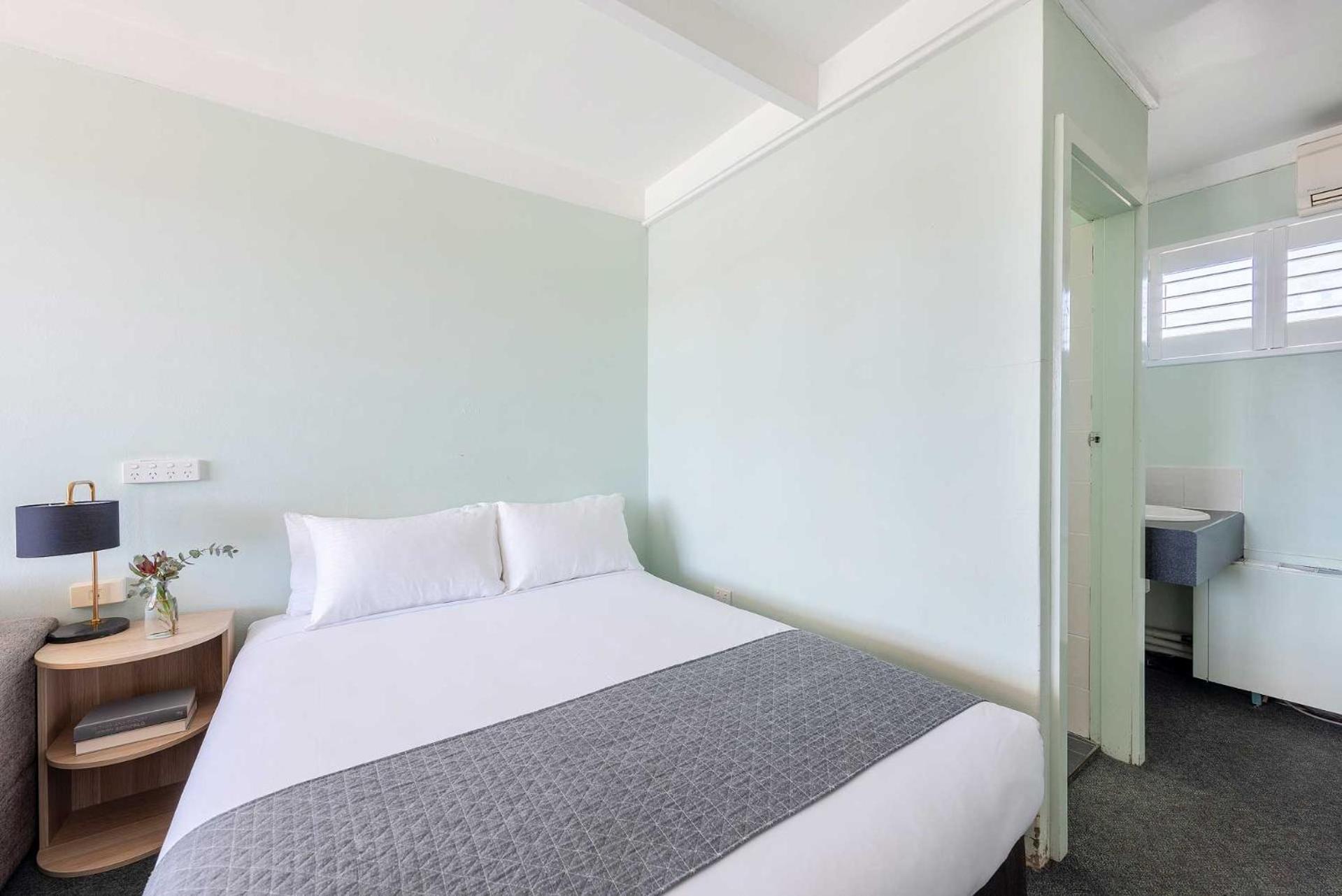 Standard Queen Room photo 3