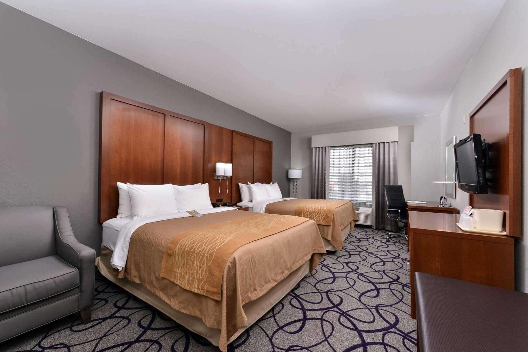 Queen Room with Two Queen Beds - Non-Smoking - Photo 1