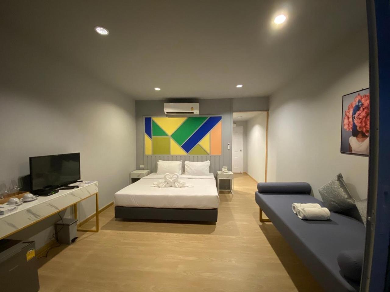 Deluxe King Room photo 3