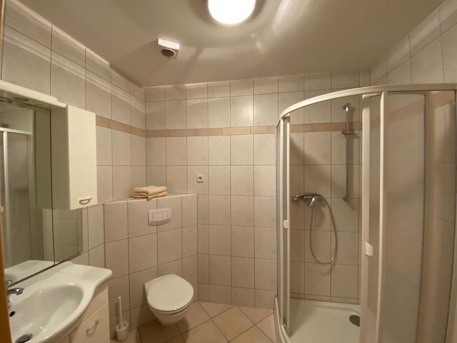 One-Bedroom Apartment thumbnail 5