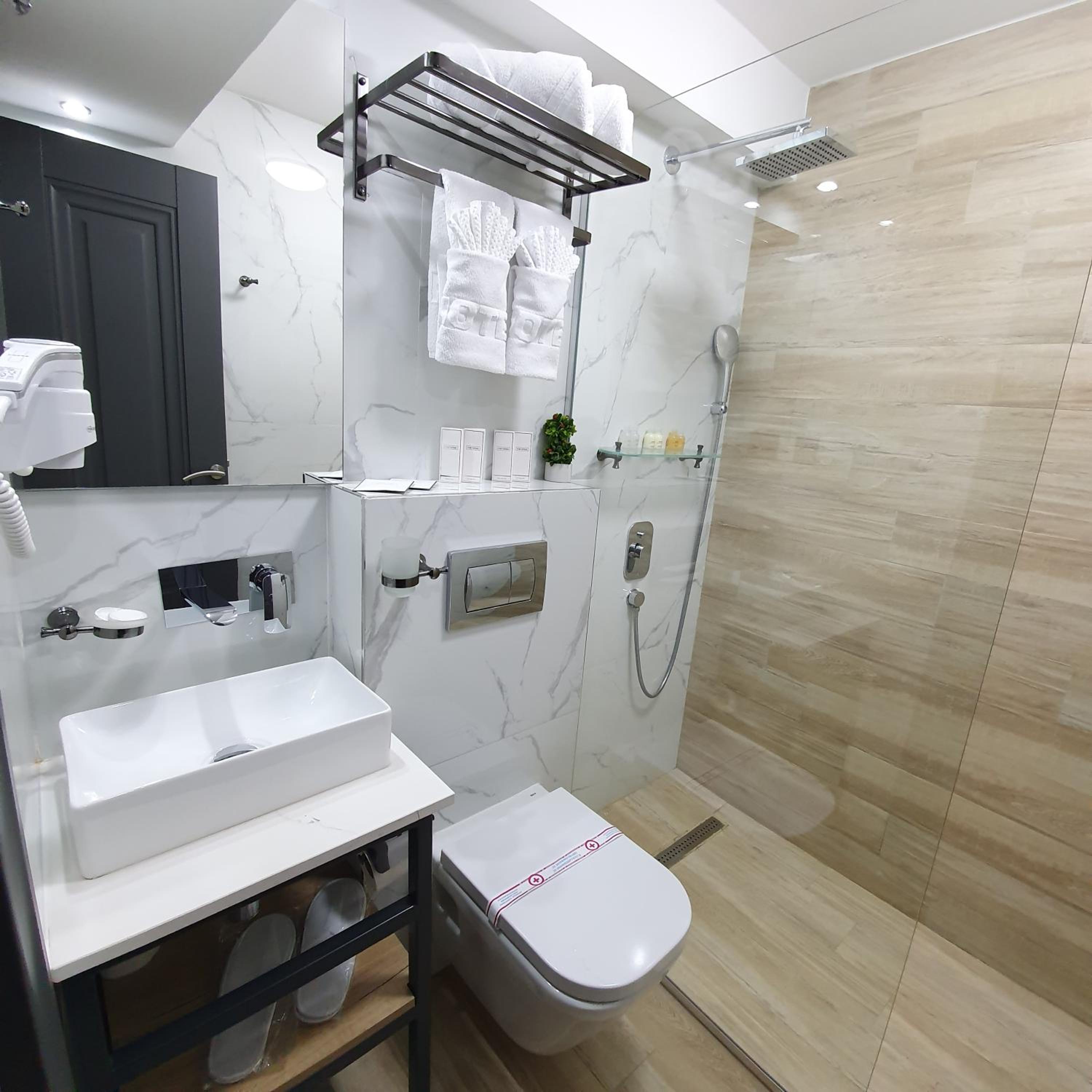 Standard Double Room - Photo 5