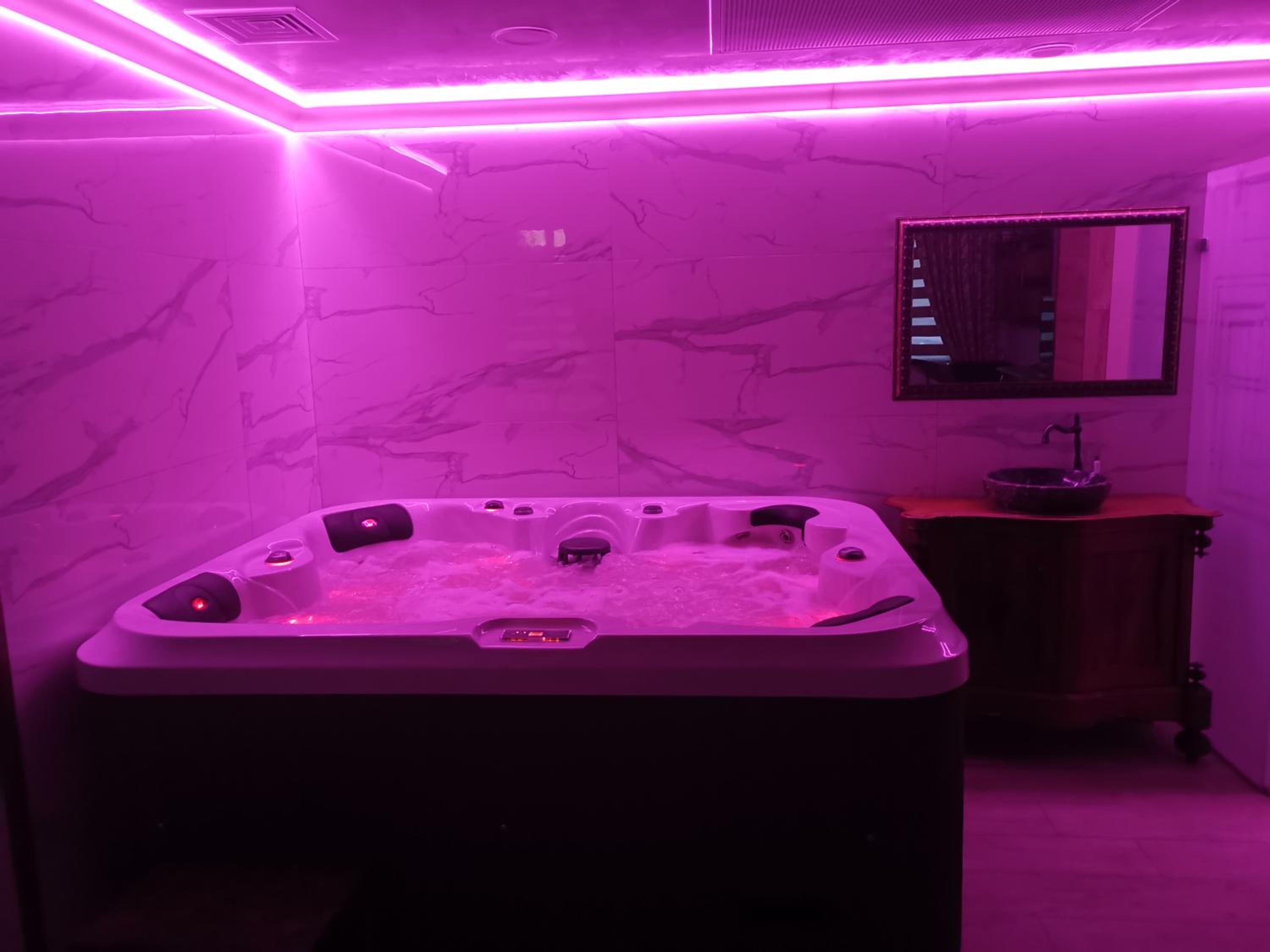 Deluxe King Room photo 2
