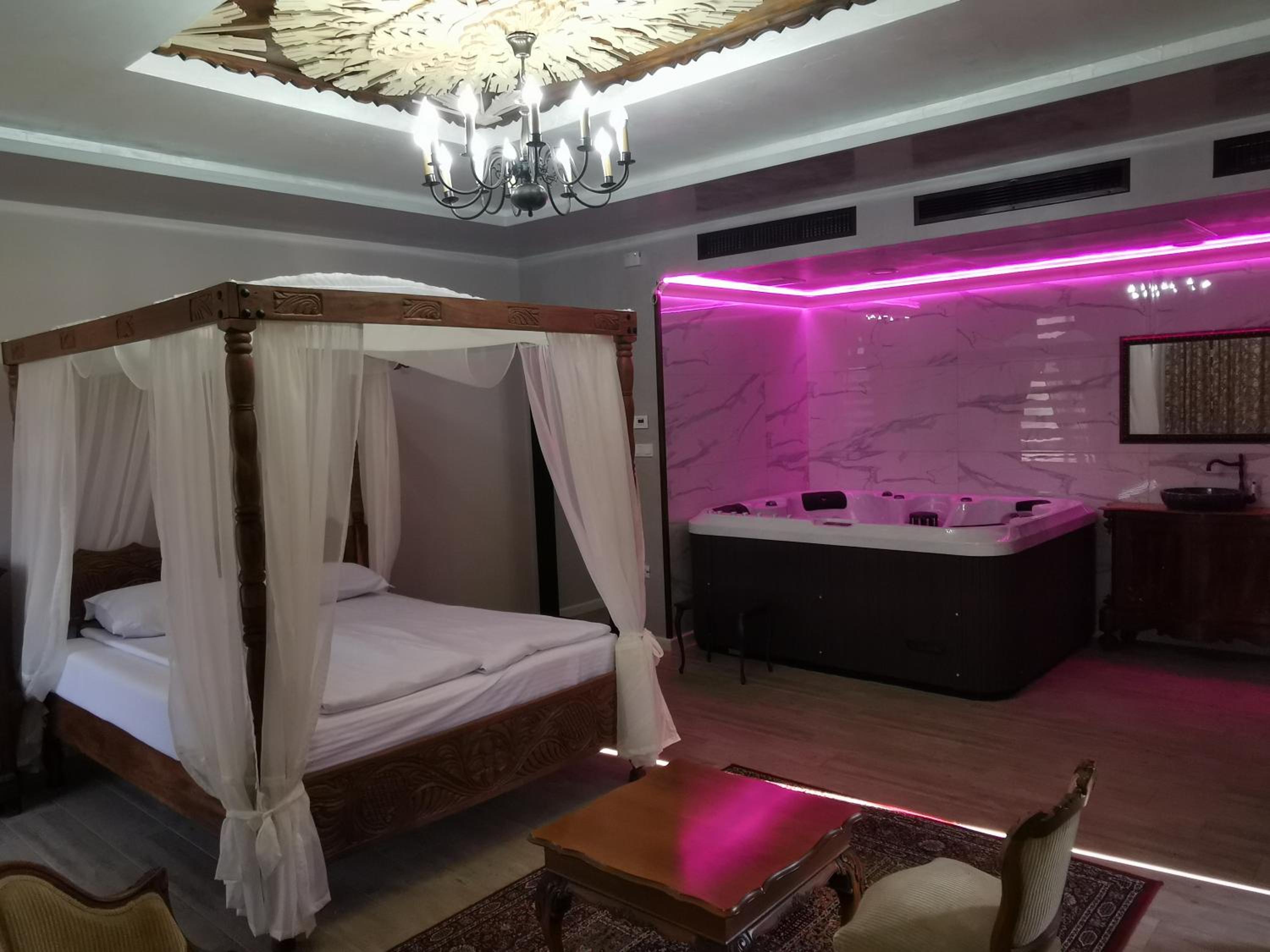 Deluxe King Room photo 1