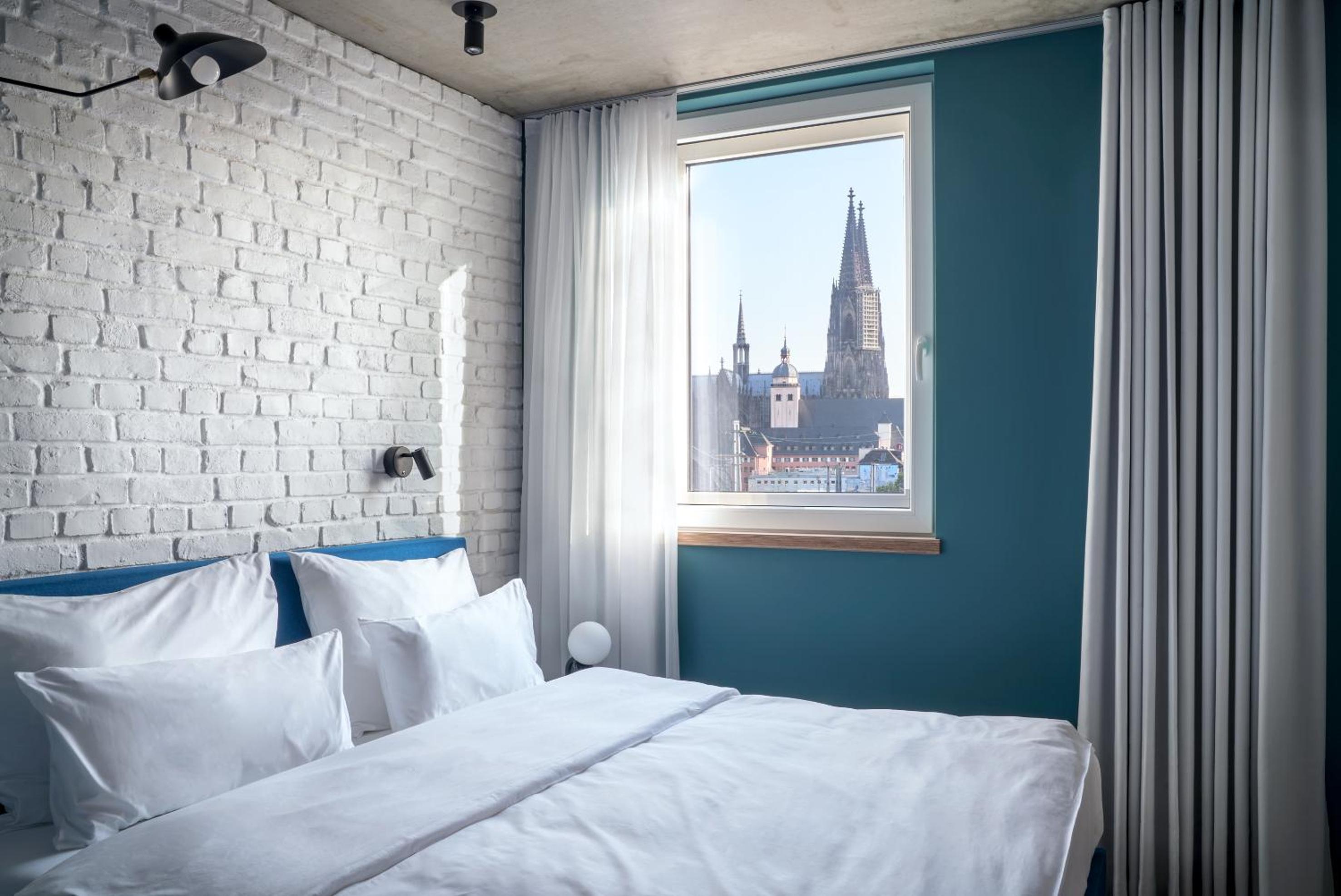 Double Room with Cologne Cathedral View - "Urban View" - Photo 3