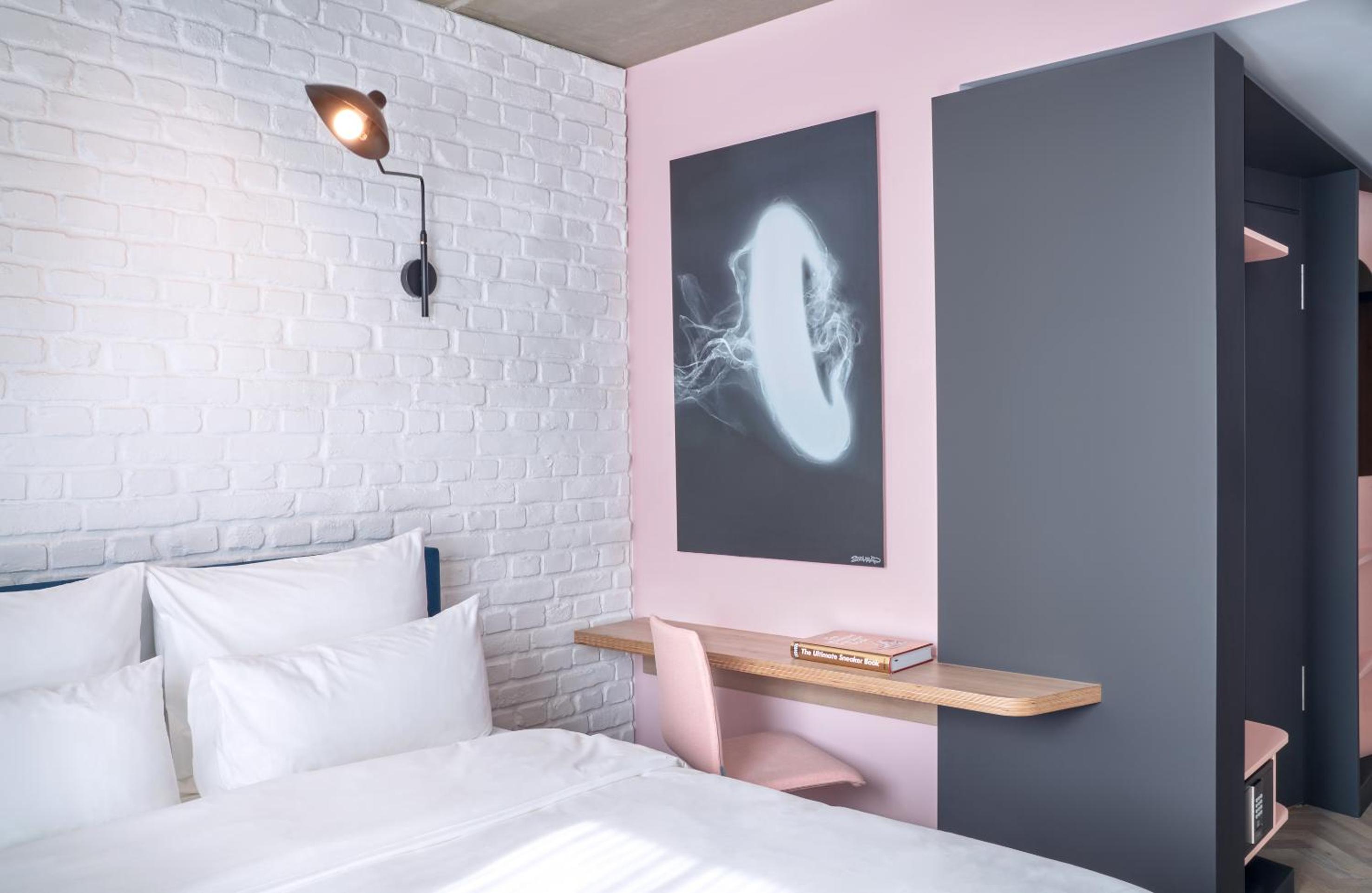 Standard Double Room - "Urban Basic" - Photo 6