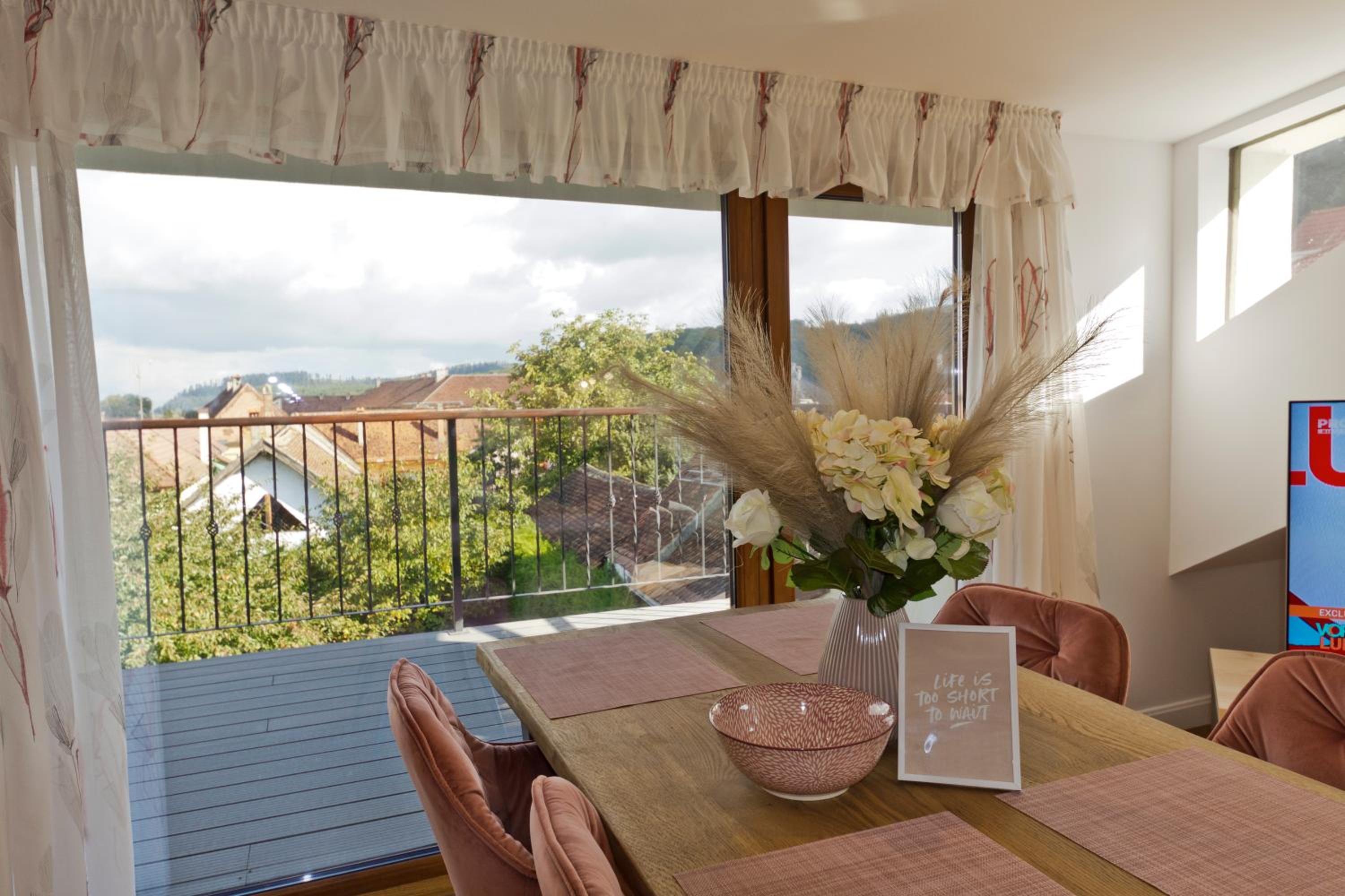 Apartment 5 - Photo 8