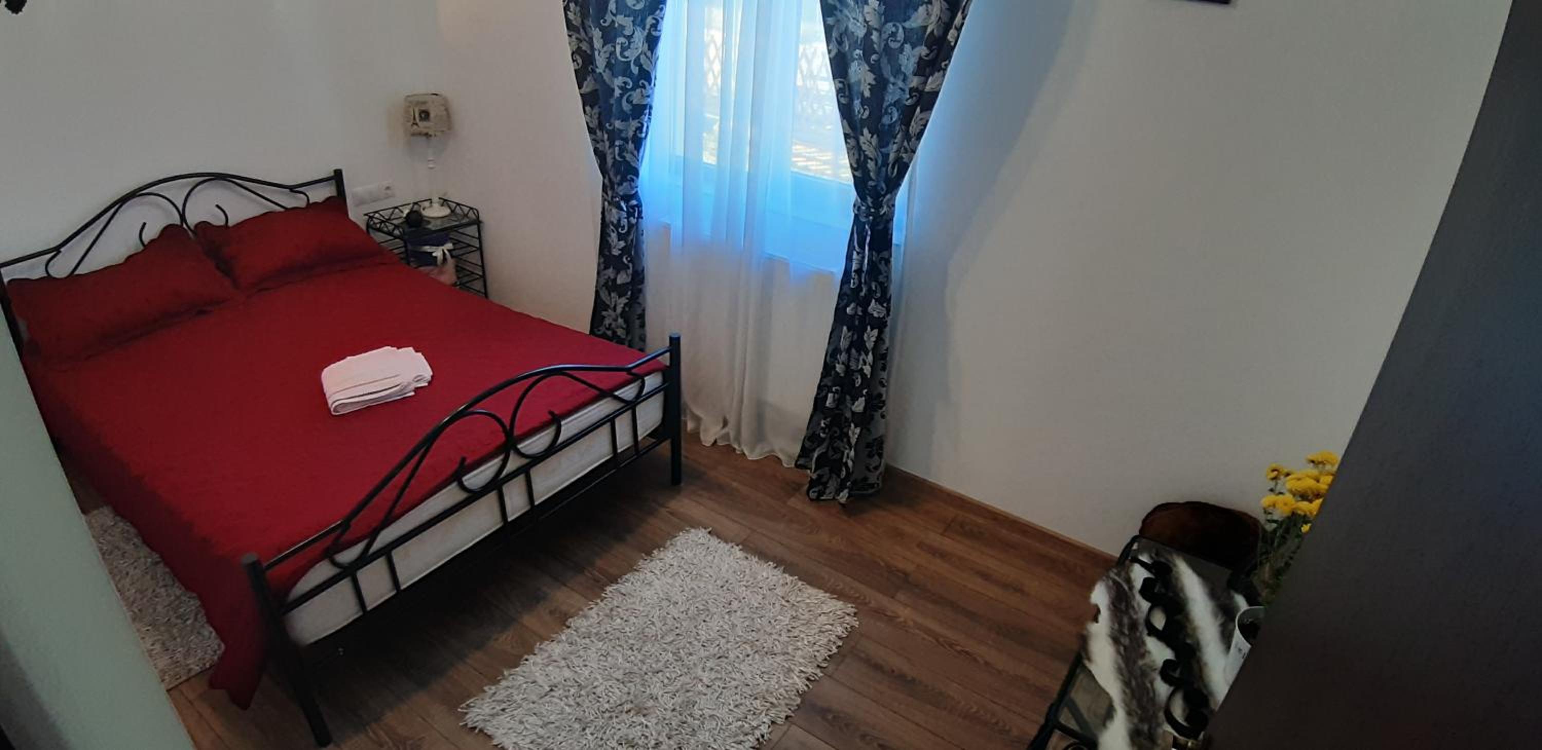Five-Bedroom House photo 1