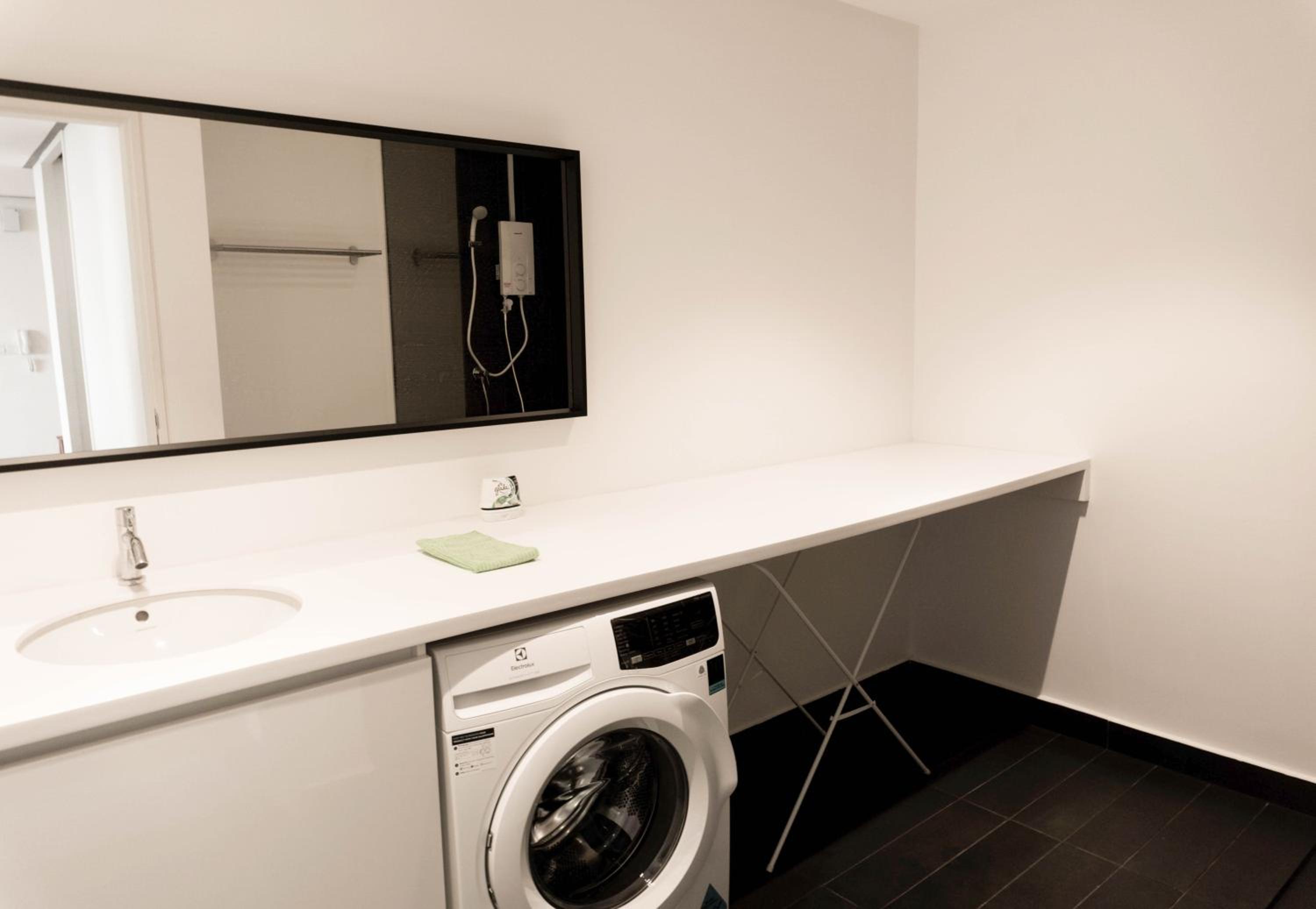 One-Bedroom Apartment - Photo 9