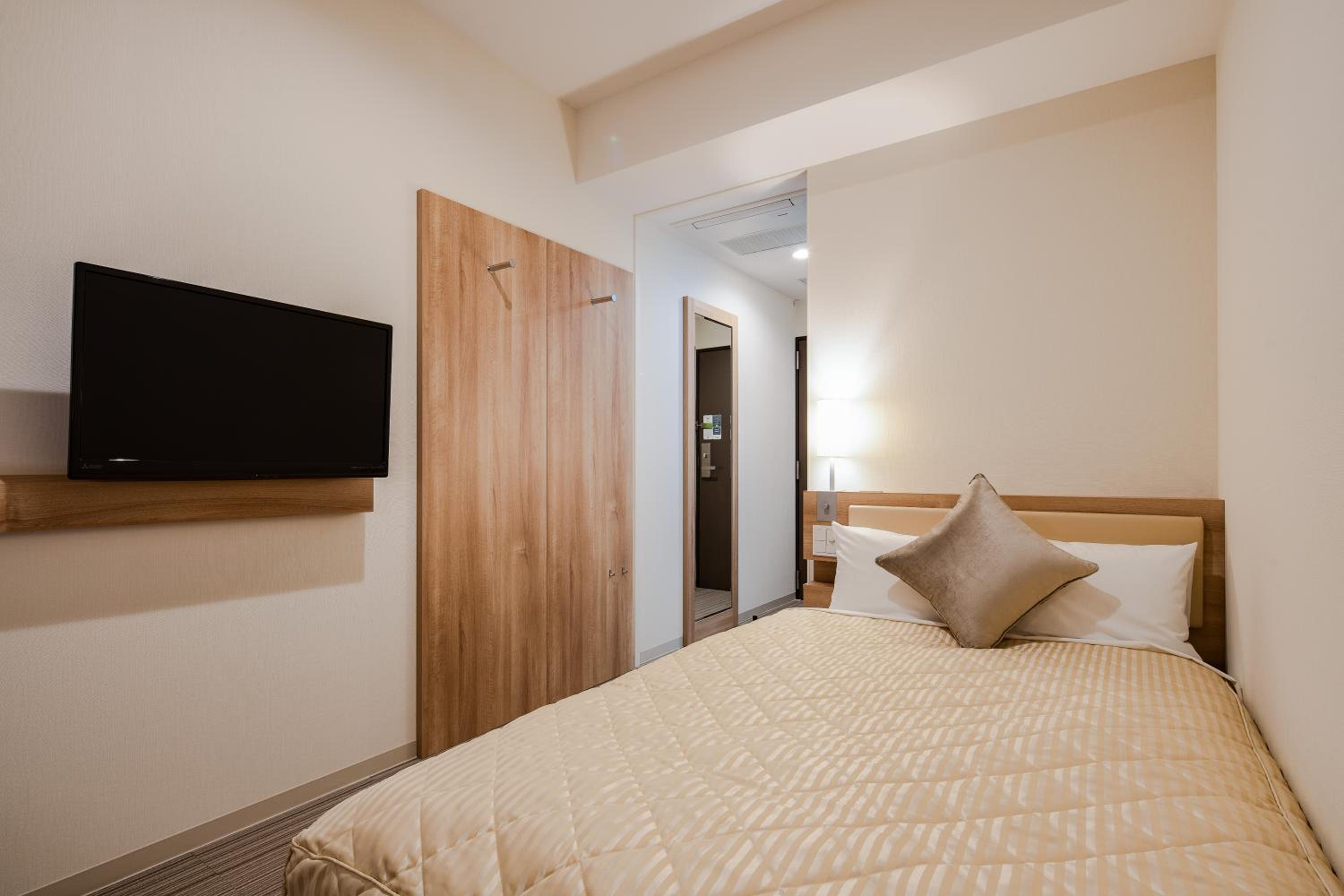 Double Room with Small Double Bed - Non-Smoking photo 3