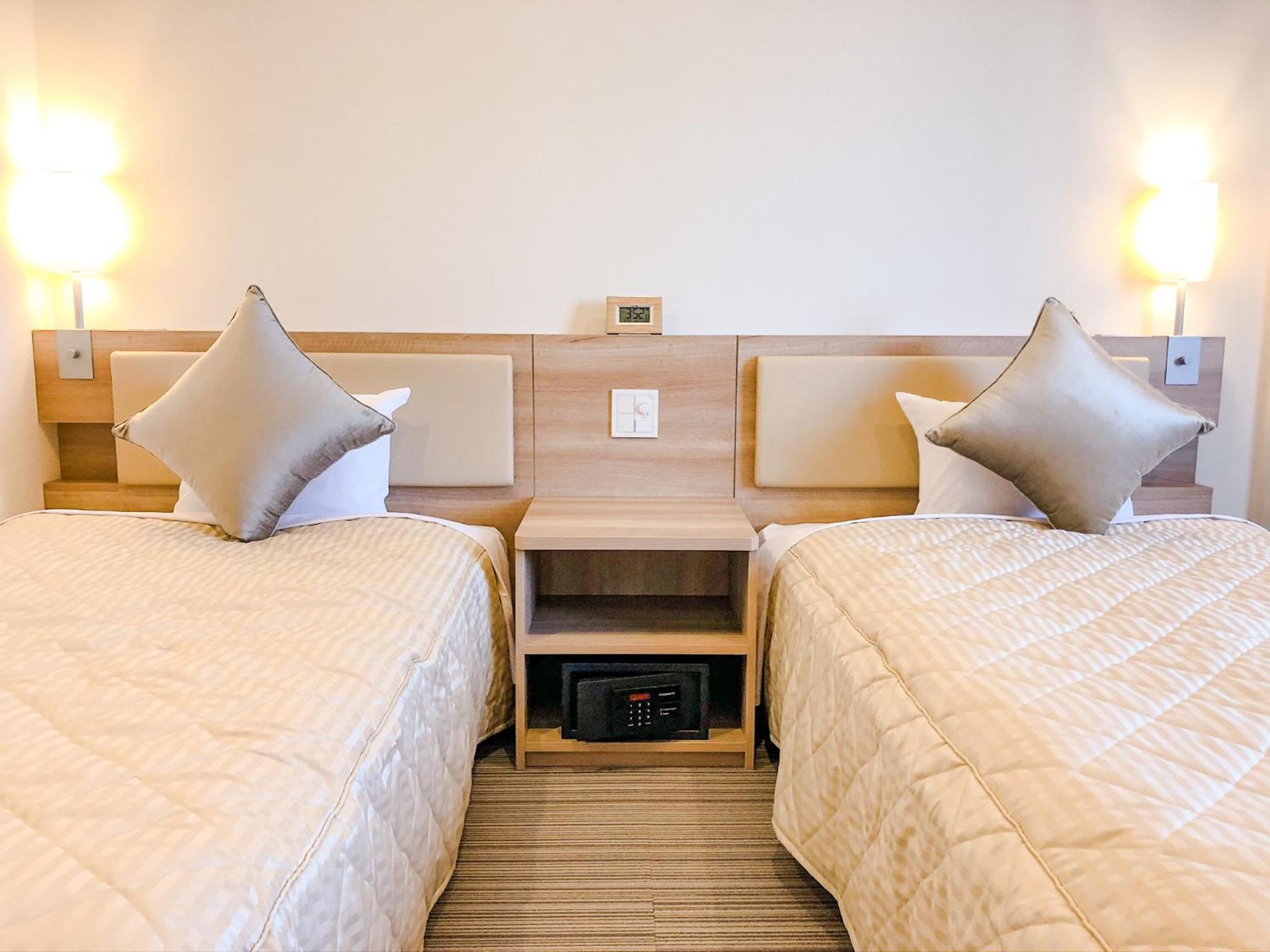Twin Room - Non-Smoking photo 1