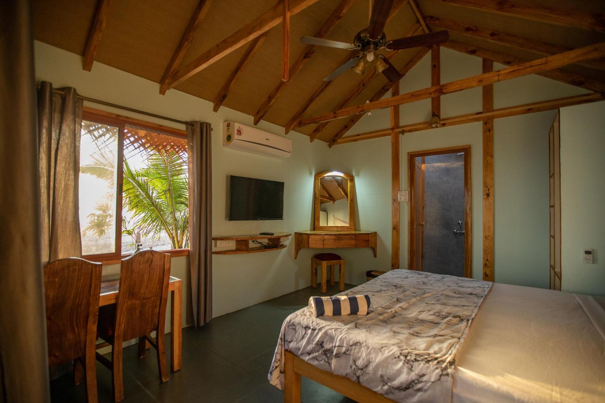 Bungalow with Sea View photo 2
