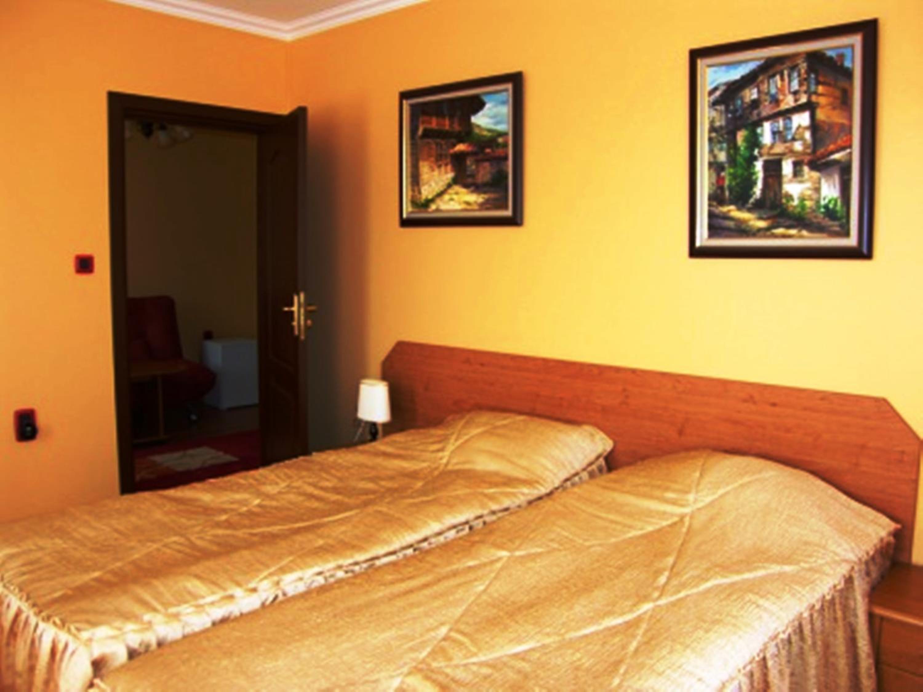 Twin Room with Balcony - Photo 6