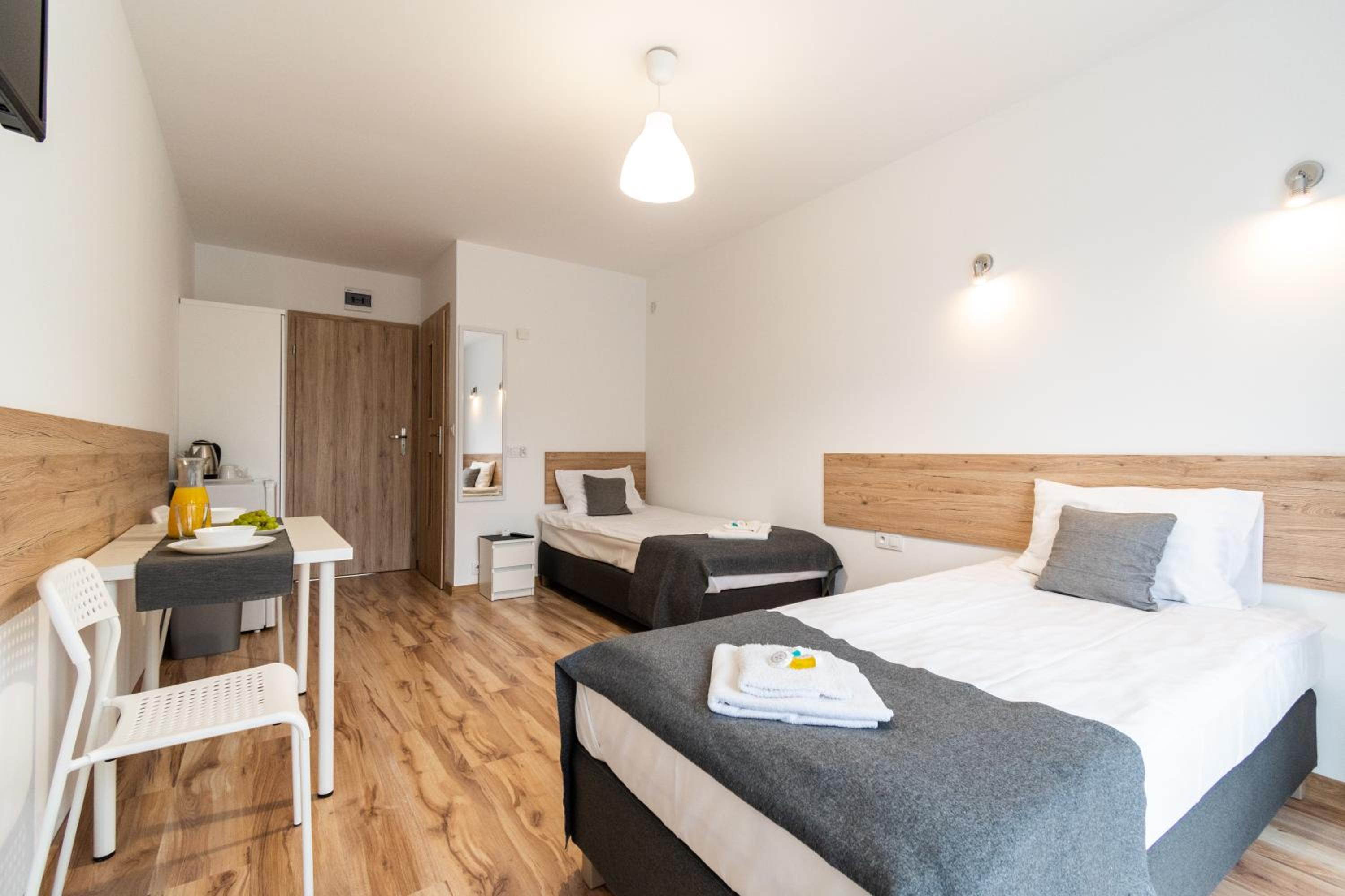 Twin Room with Balcony - Photo 8