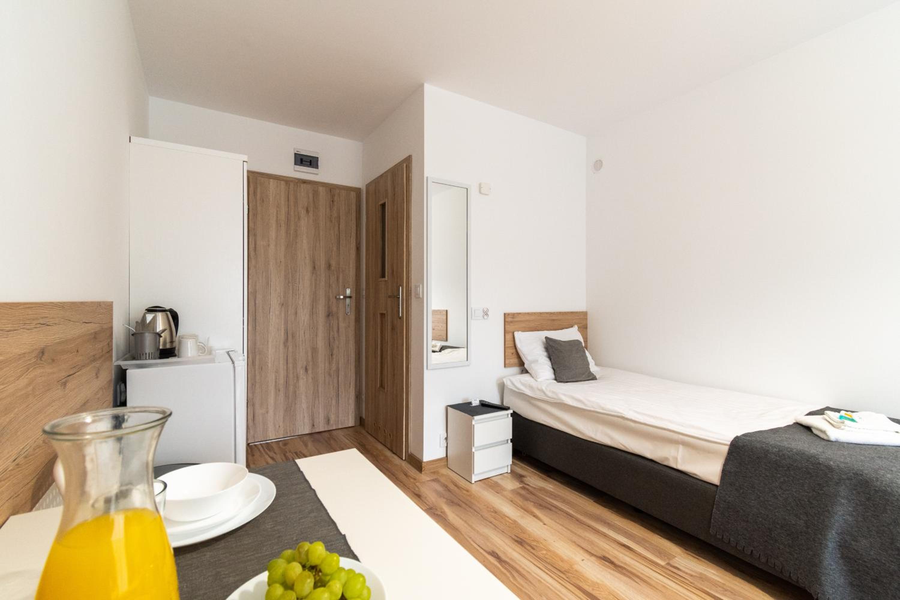 Twin Room with Balcony - Photo 7