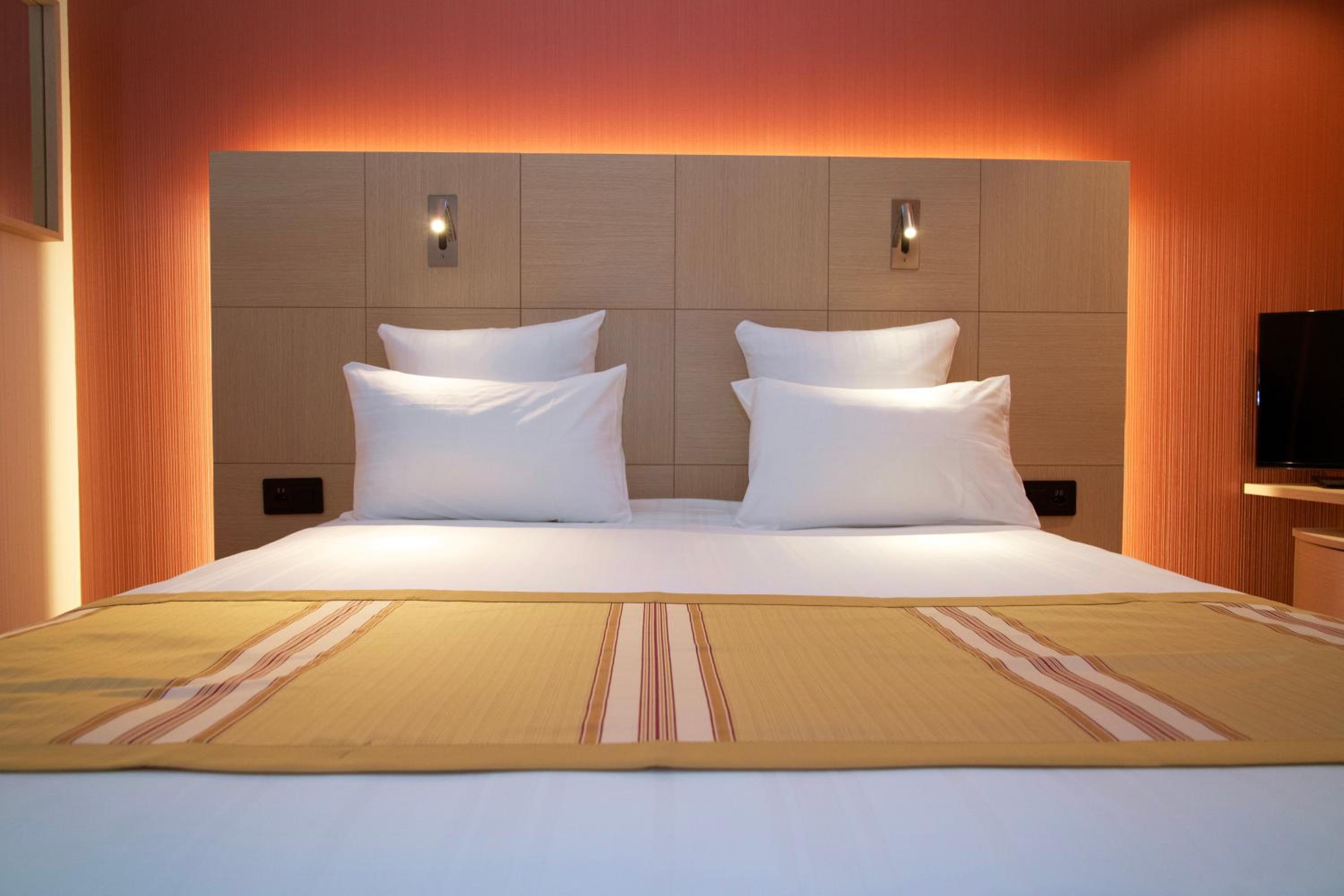 Double Room thumbnail 6