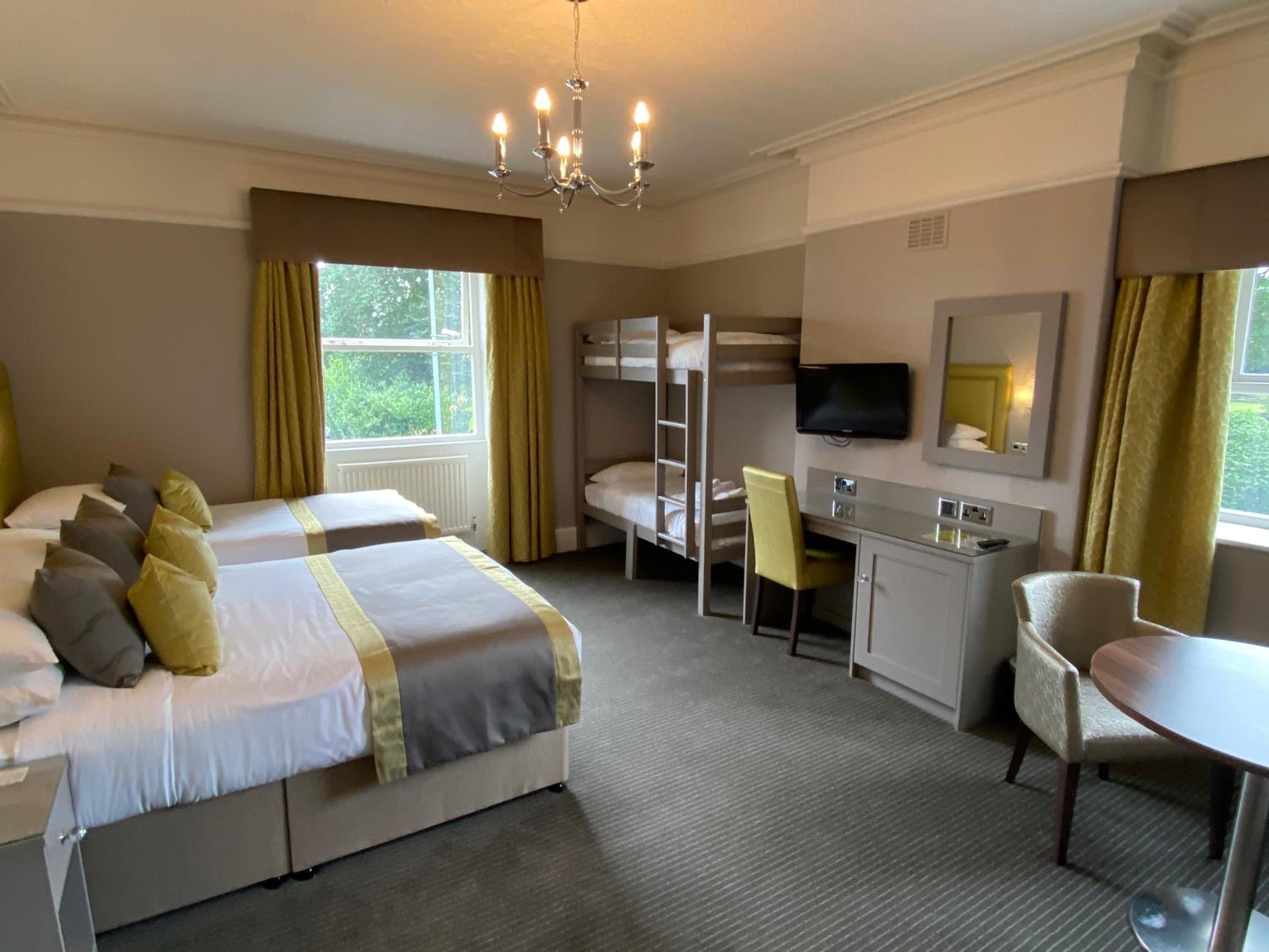 Deluxe Family Room - Photo 1