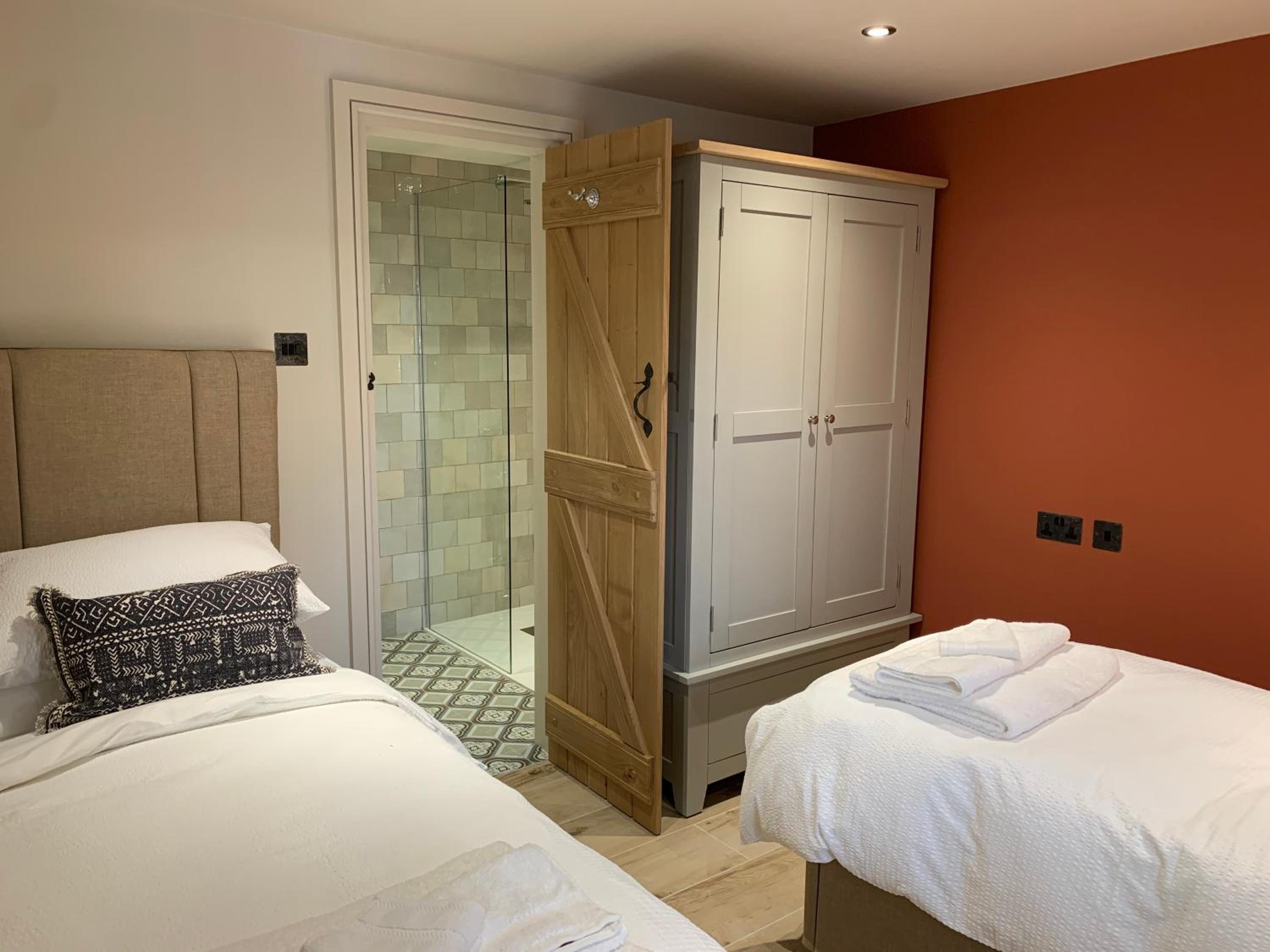 Two-Bedroom Cottage (The Stables) - Photo 9