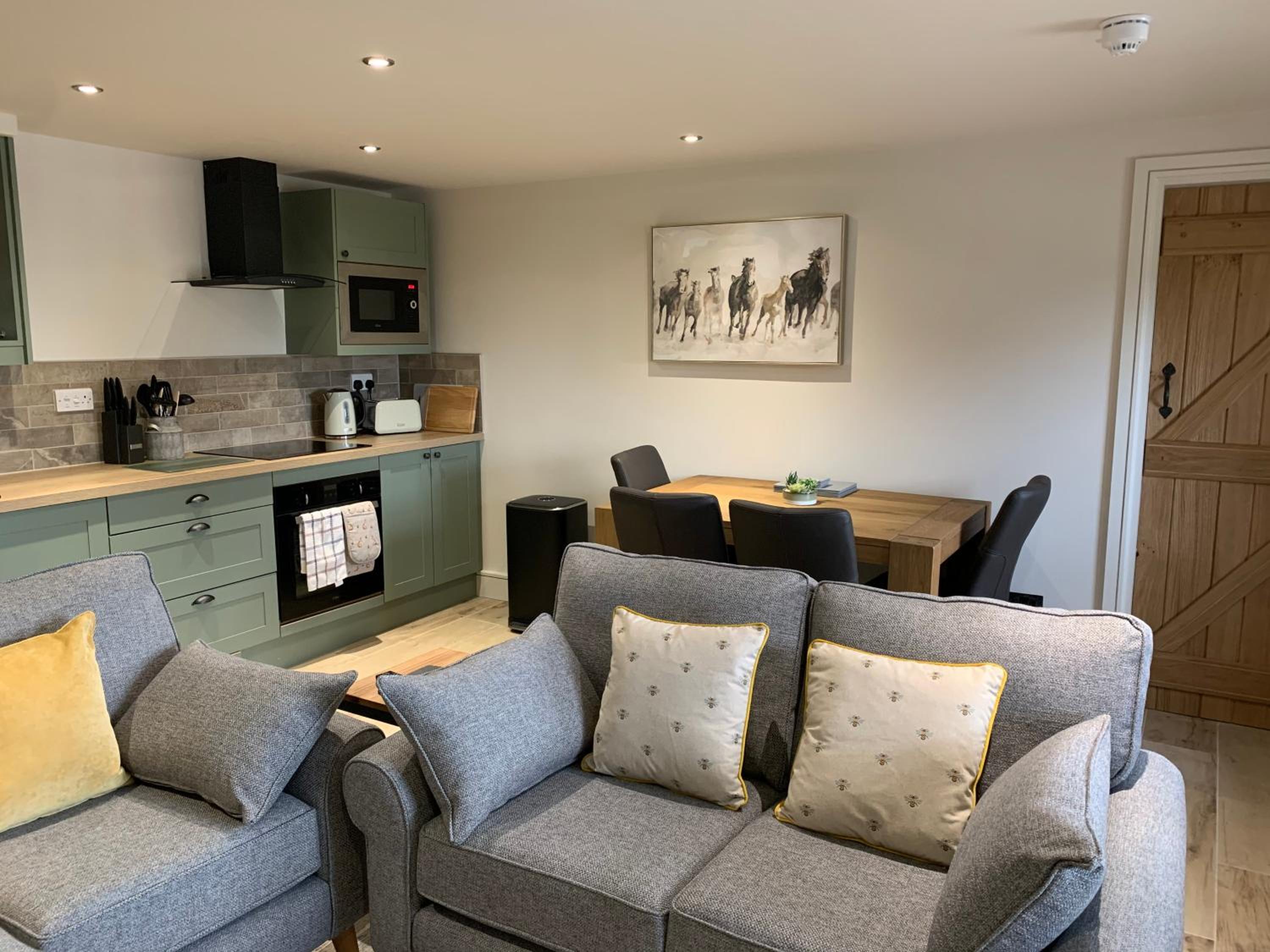 Two-Bedroom Cottage (The Stables) - Photo 10