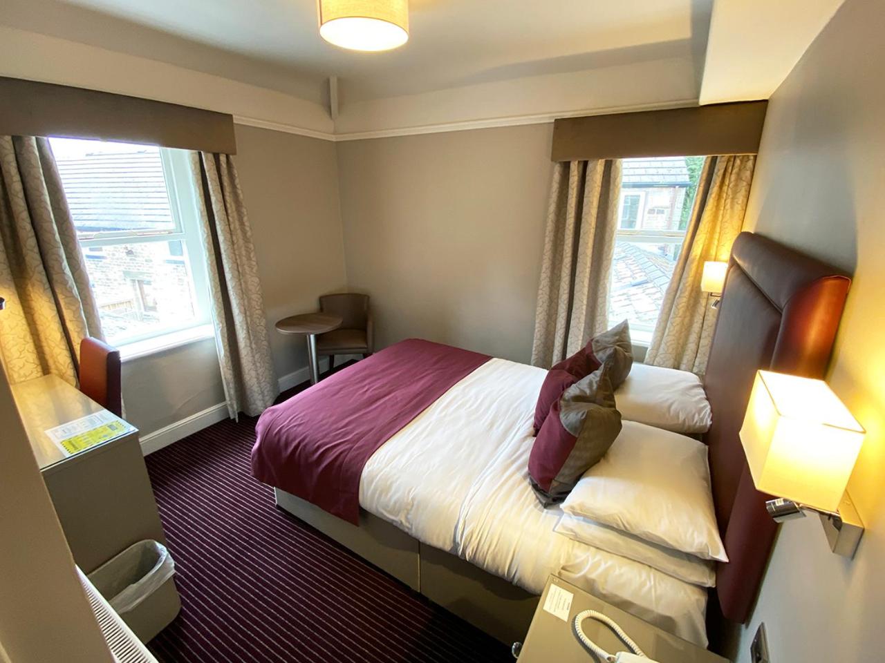 Small Double Room with Shower  - Photo 3