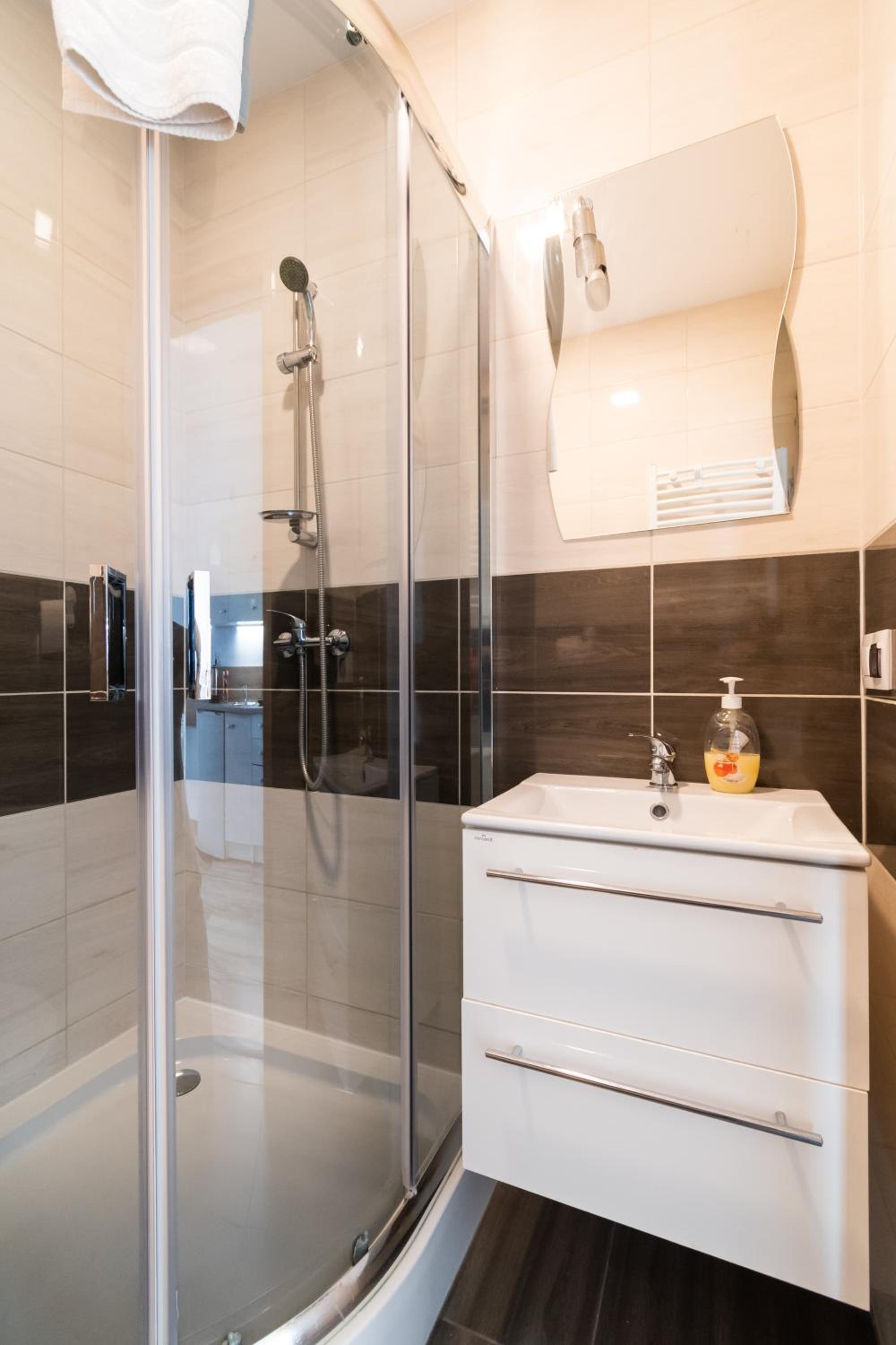 Standard Double Room - Photo 6