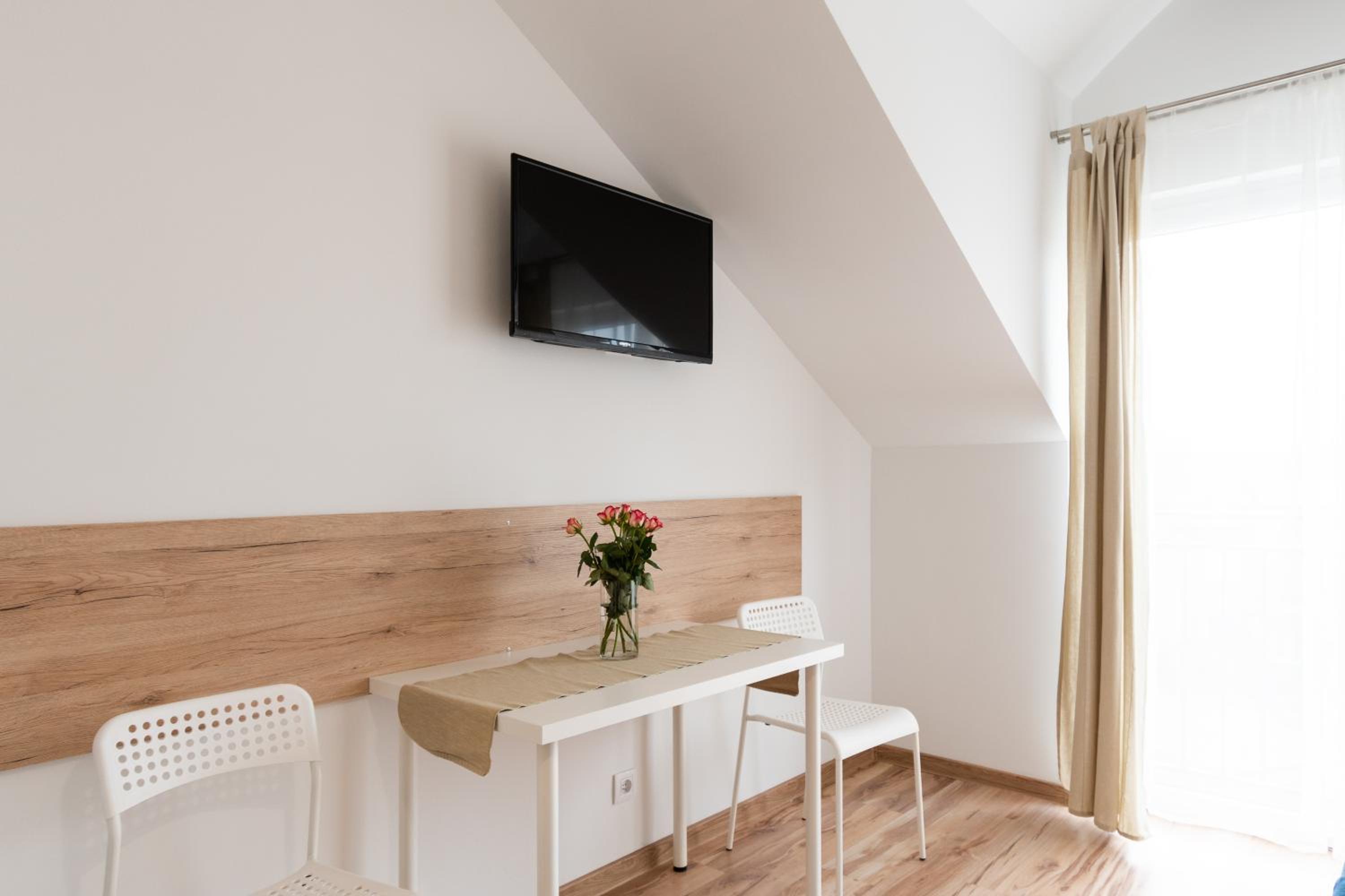 Standard Double Room - Photo 7