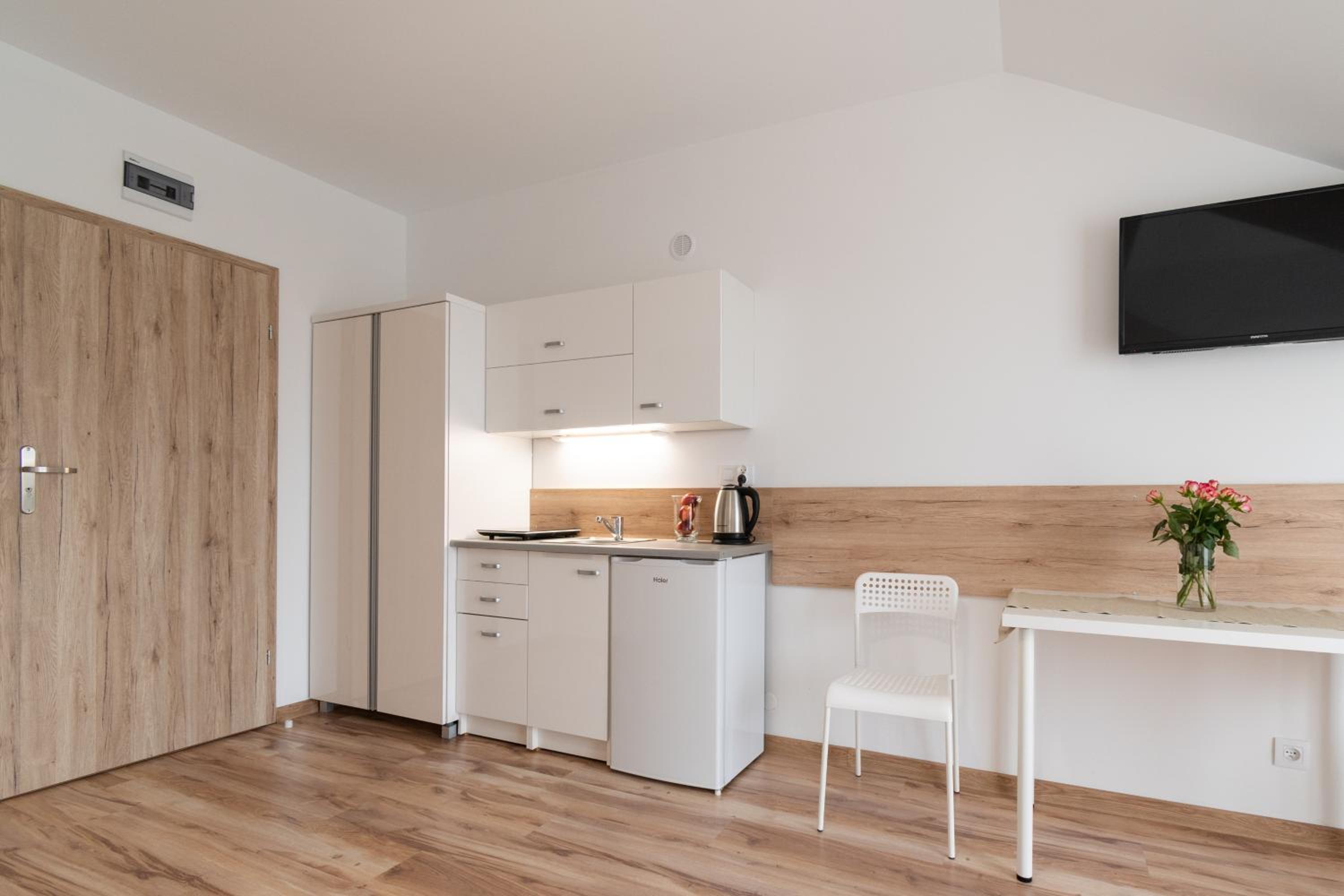 Standard Double Room - Photo 8