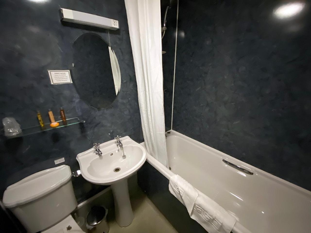Standard Double Room - Photo 2