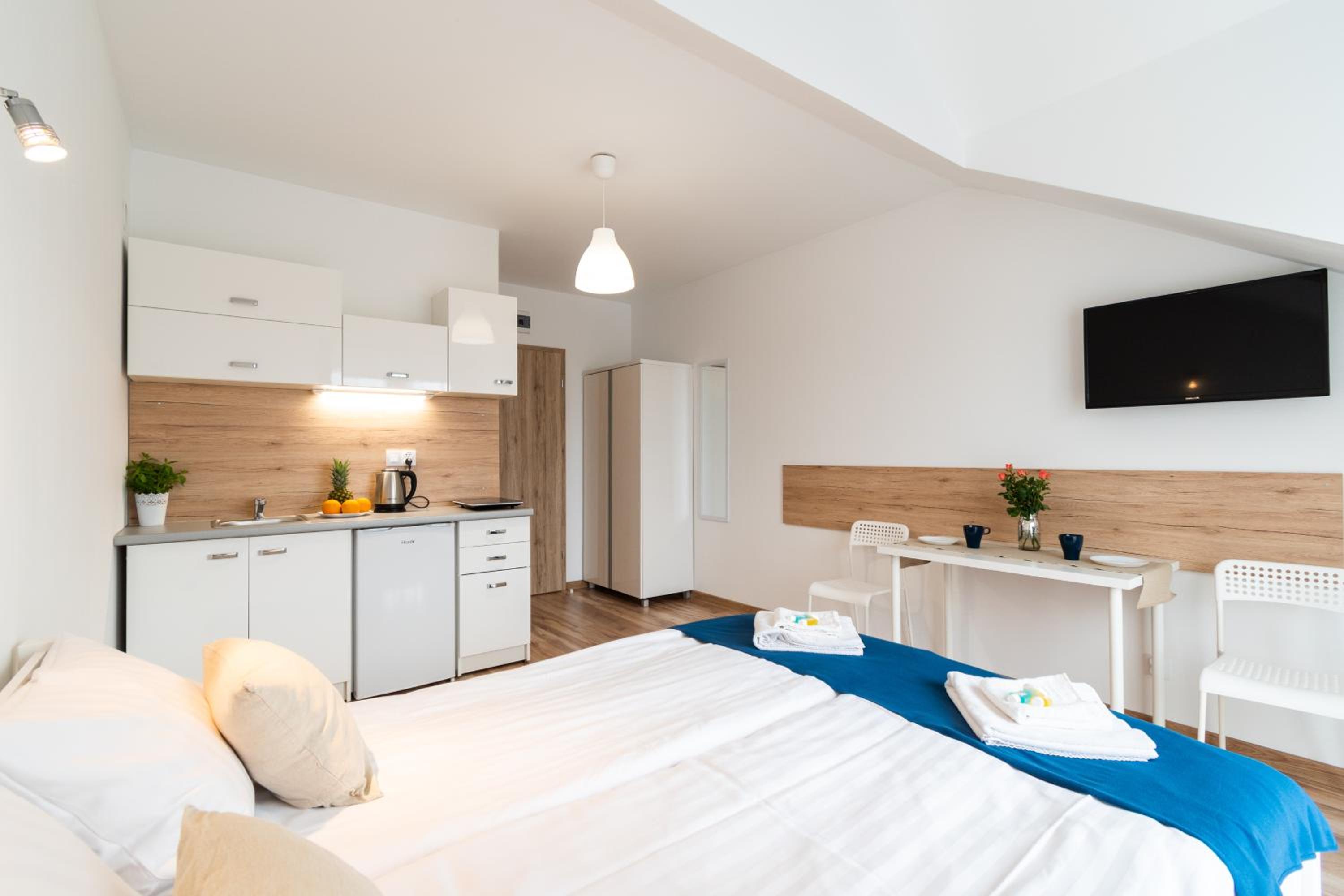 Standard Double Room - Photo 42