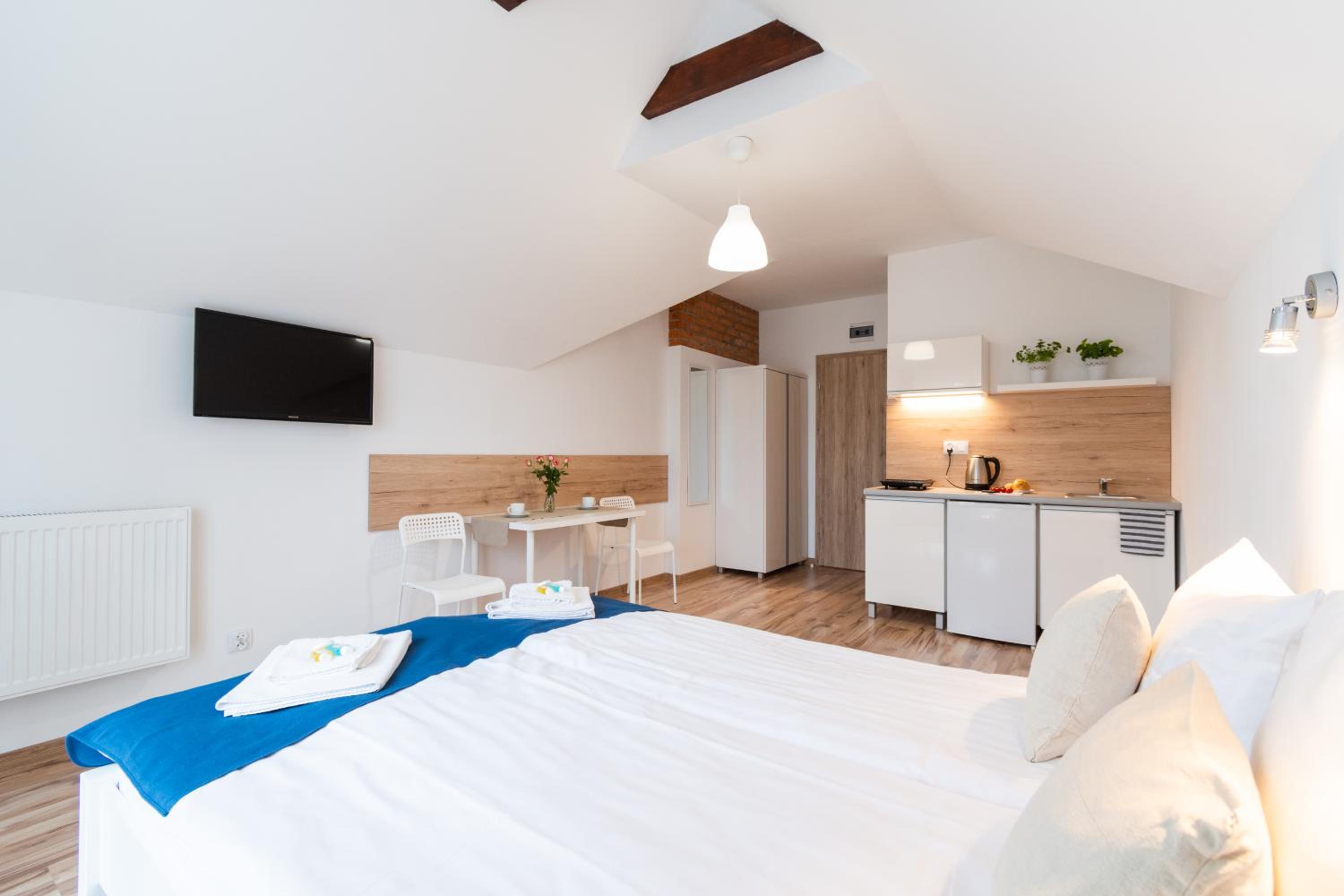 Standard Double Room - Photo 40