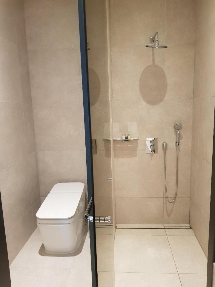 Deluxe King Room - Photo 7