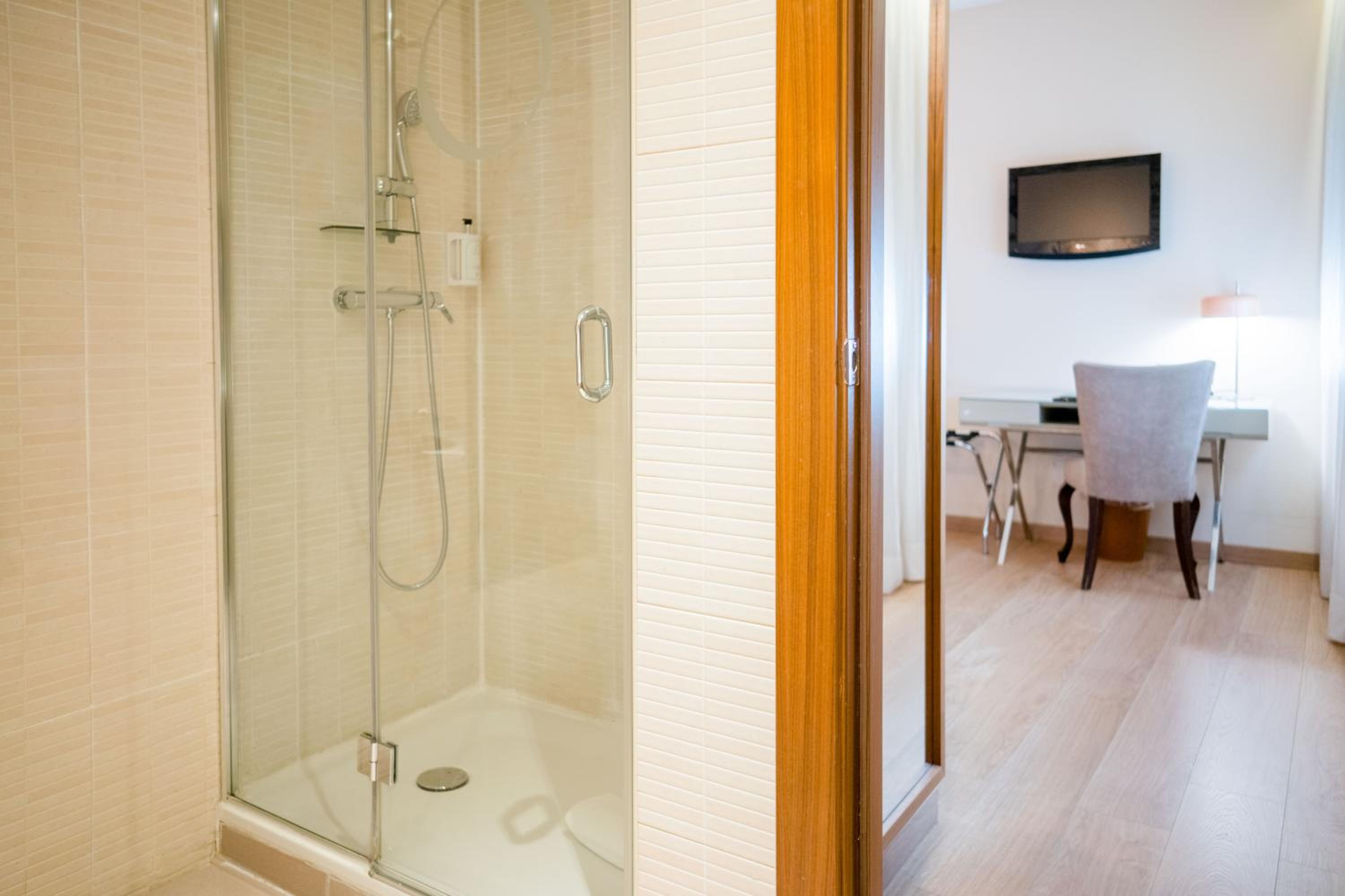 Double or Twin Room - Photo 3