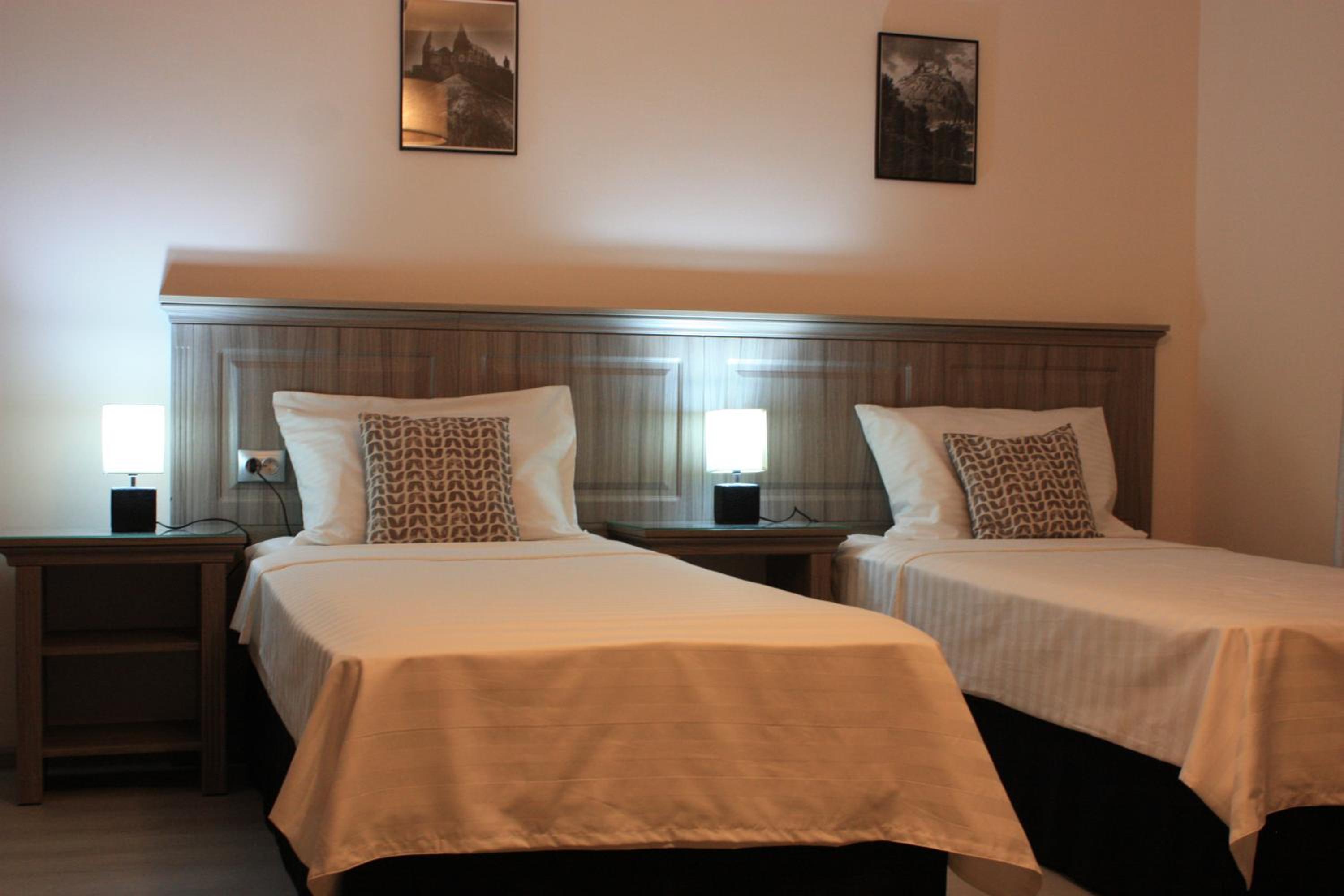Double or Twin Room - Photo 2