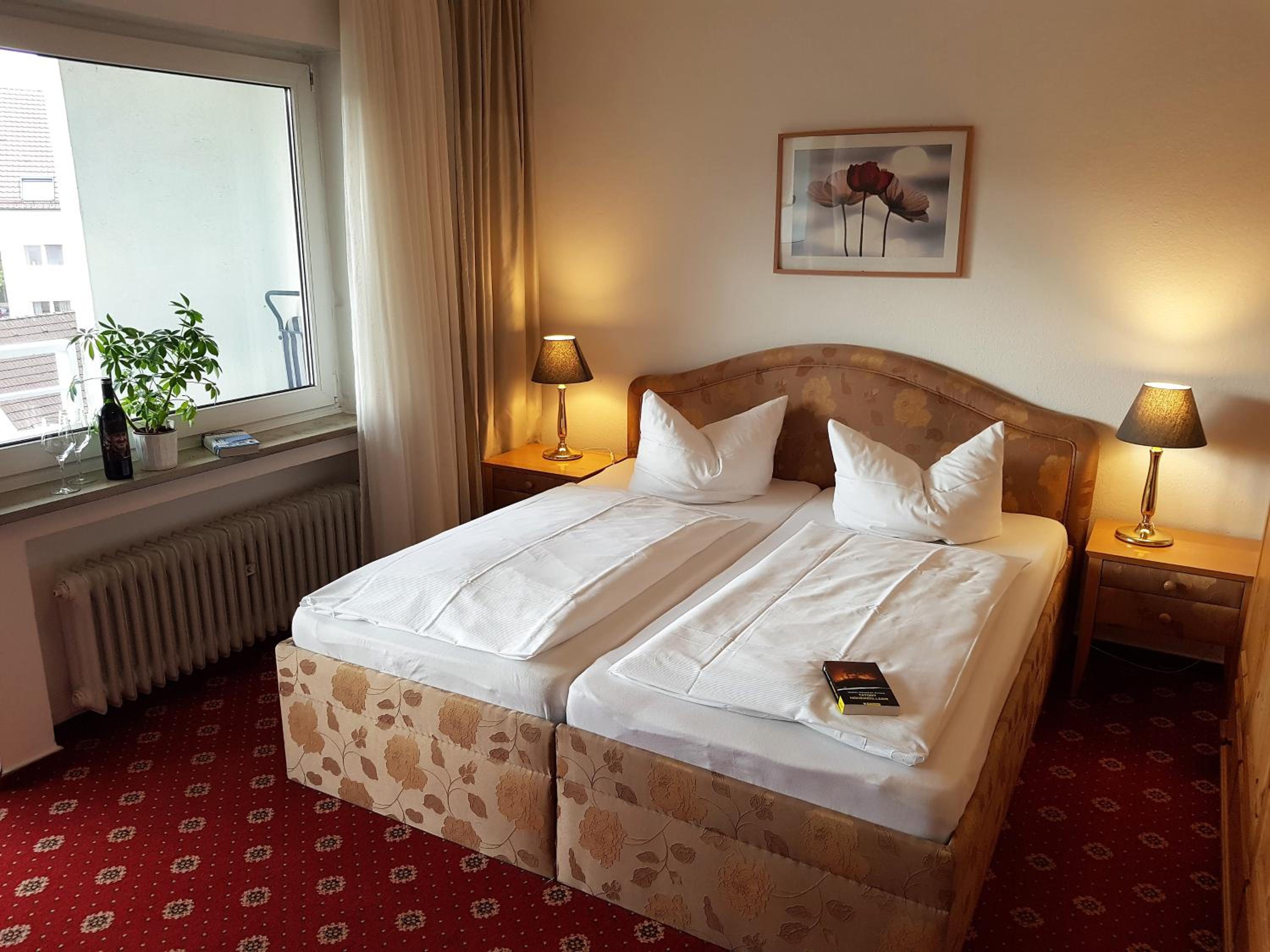 Double Room with Extra Bed and Balcony - Photo 8