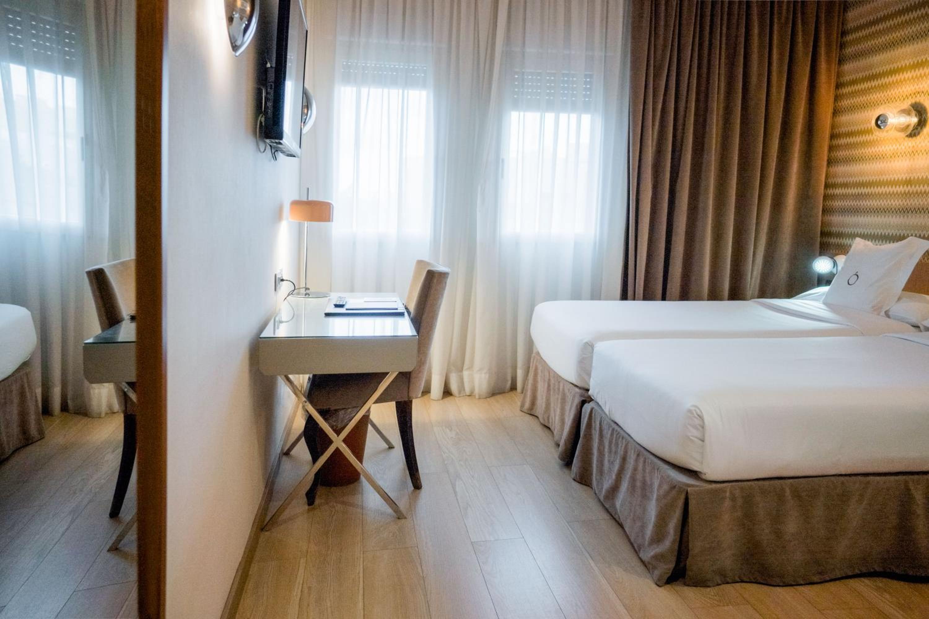 Double or Twin Room - Photo 4