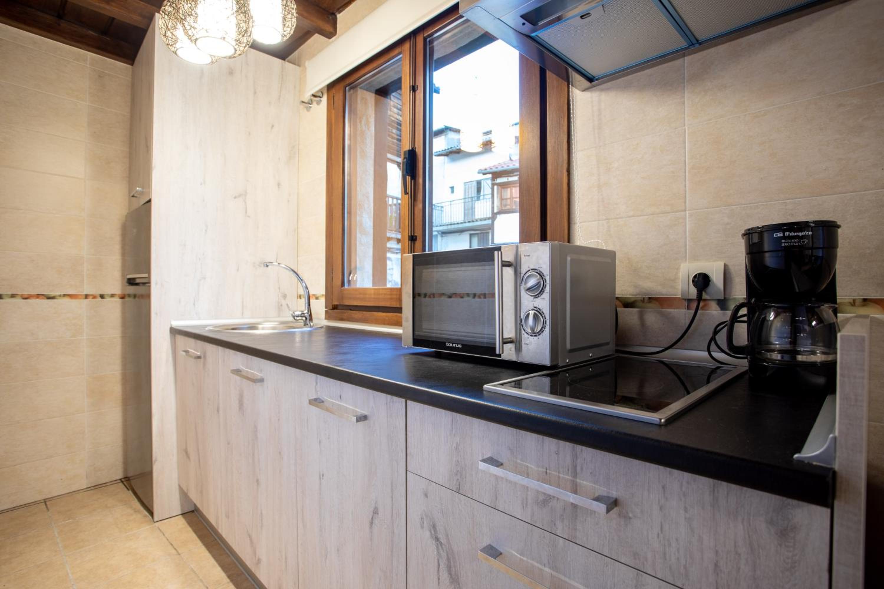 One-Bedroom Apartment with View - Photo 8