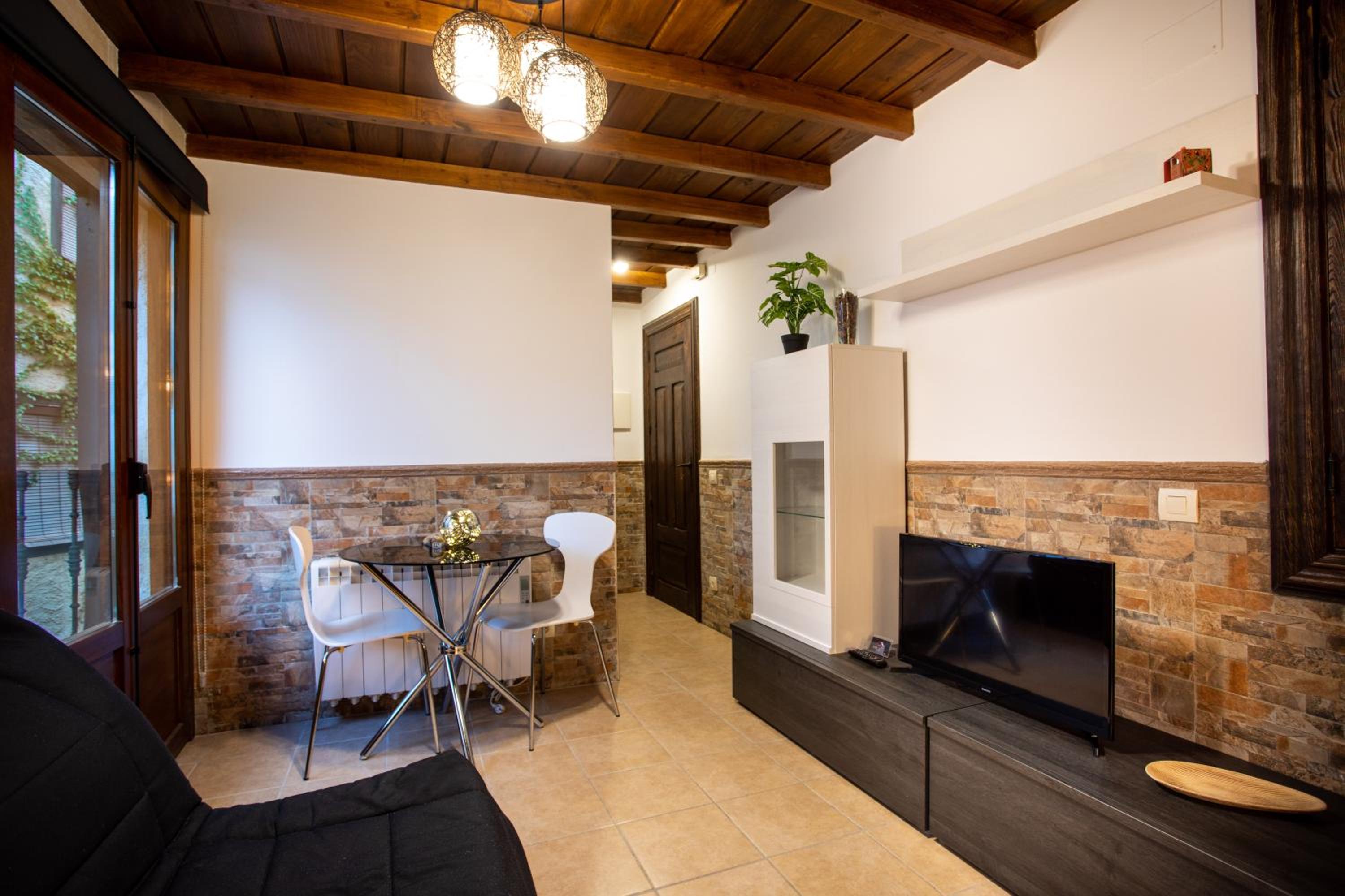 One-Bedroom Apartment with View - Photo 7