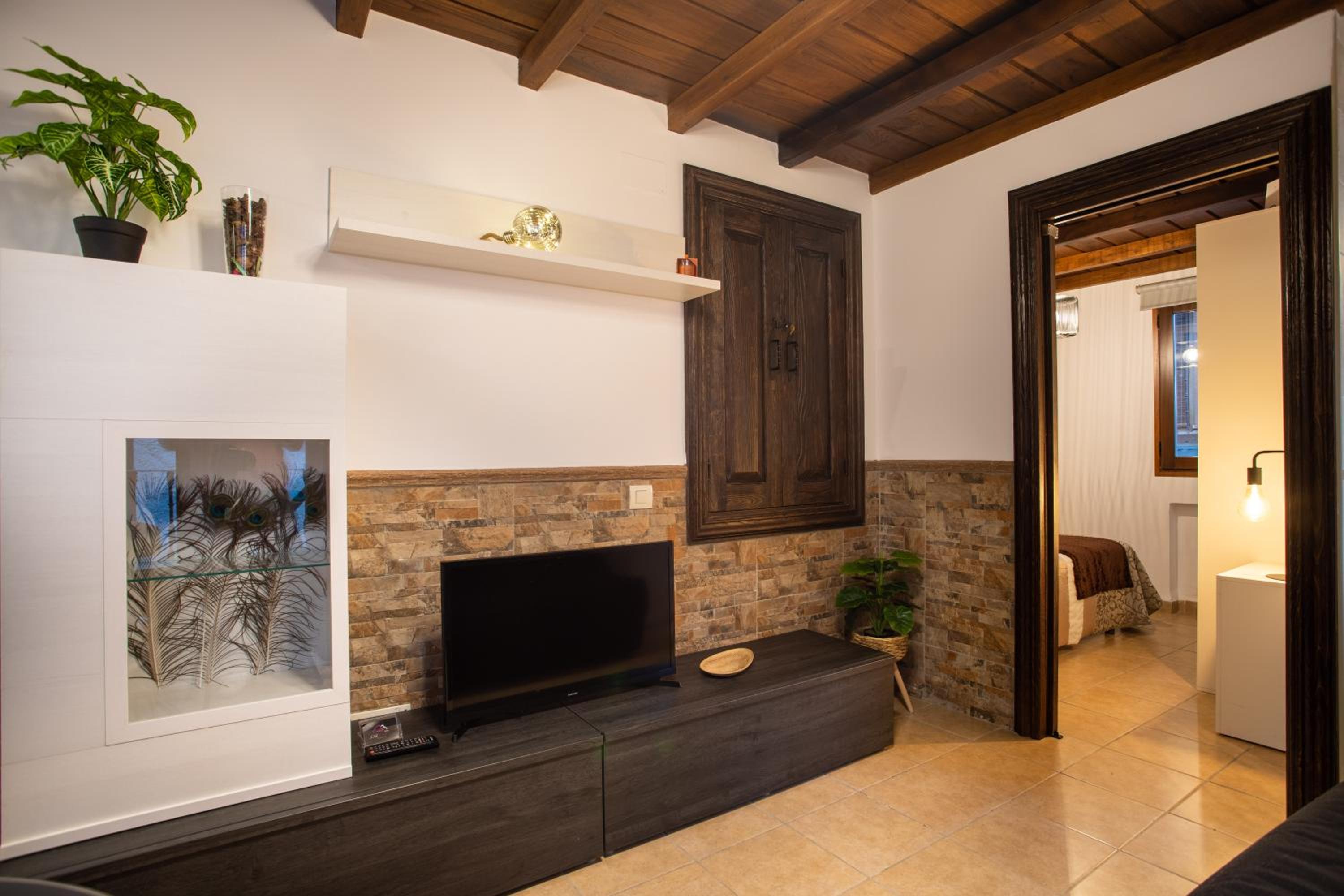One-Bedroom Apartment with View - Photo 6