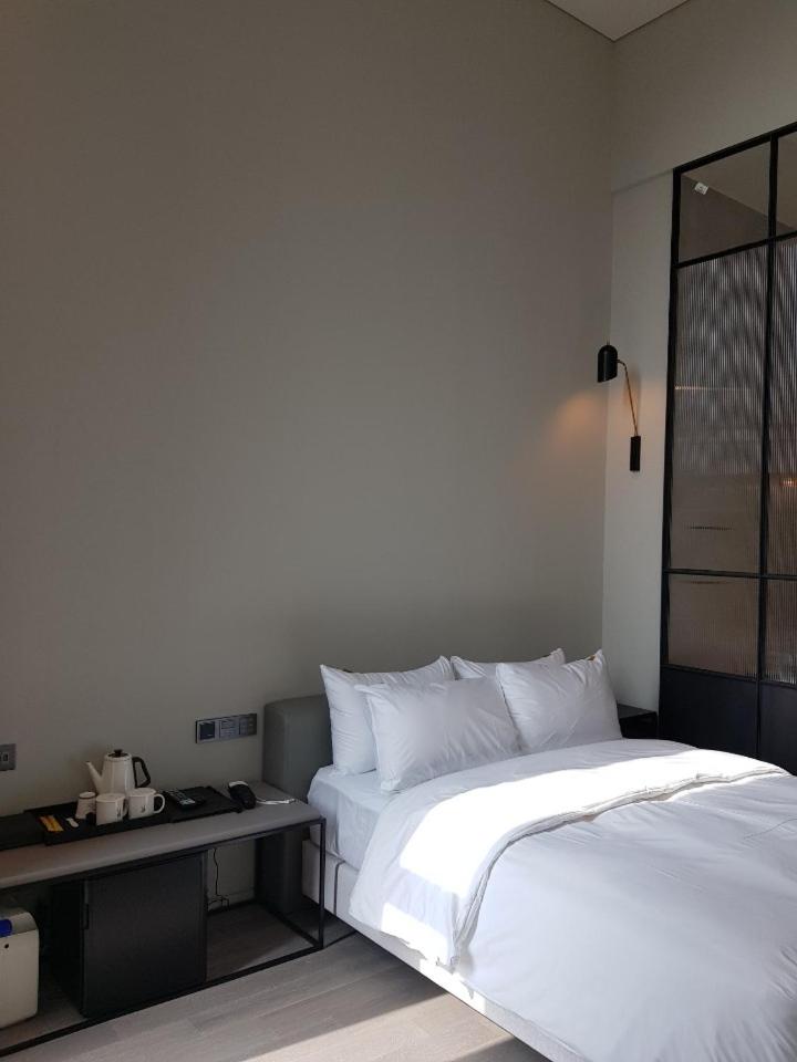 Deluxe King Room - Photo 6